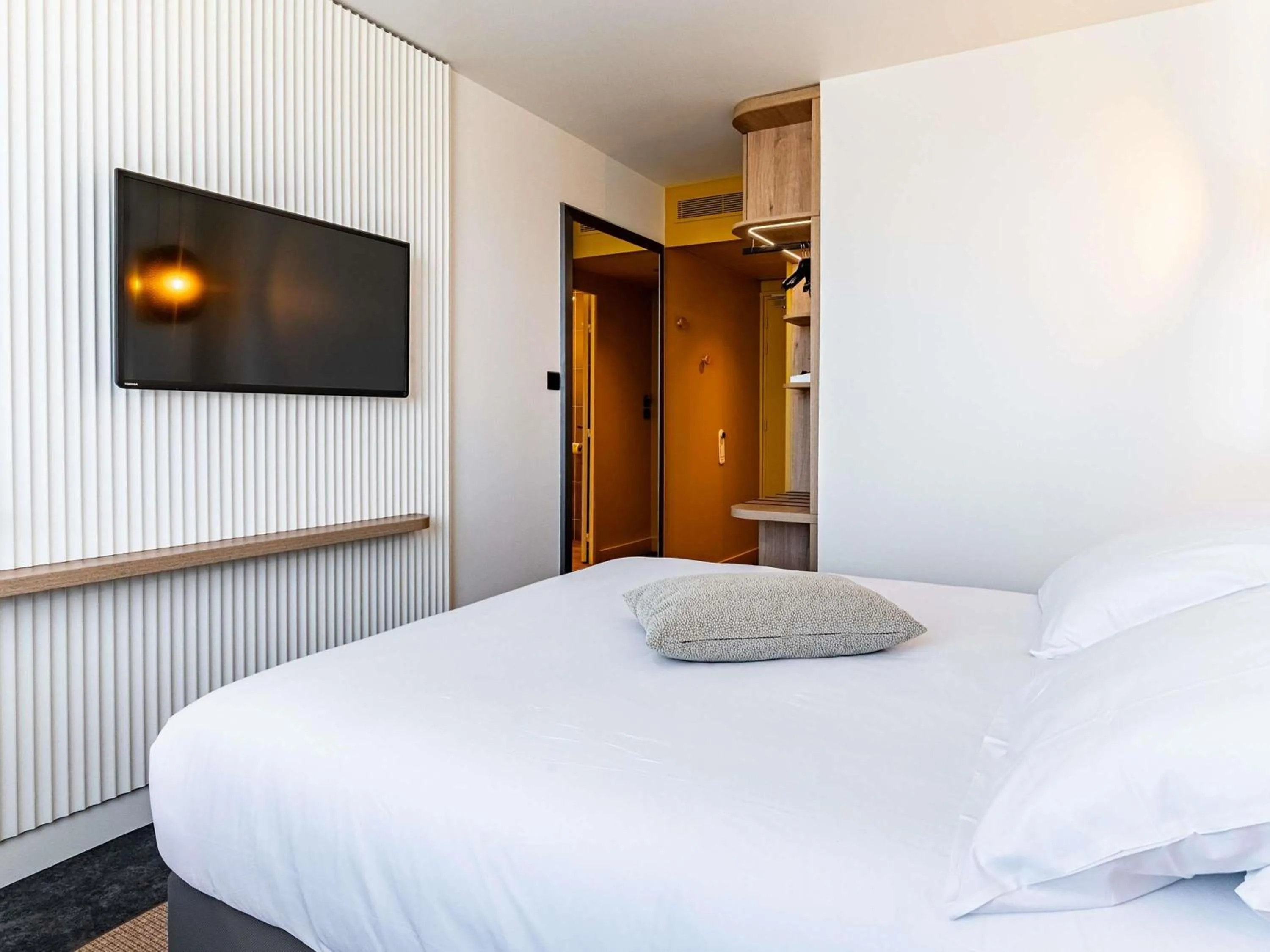 Bedroom, Bed in Mercure Beaune Centre