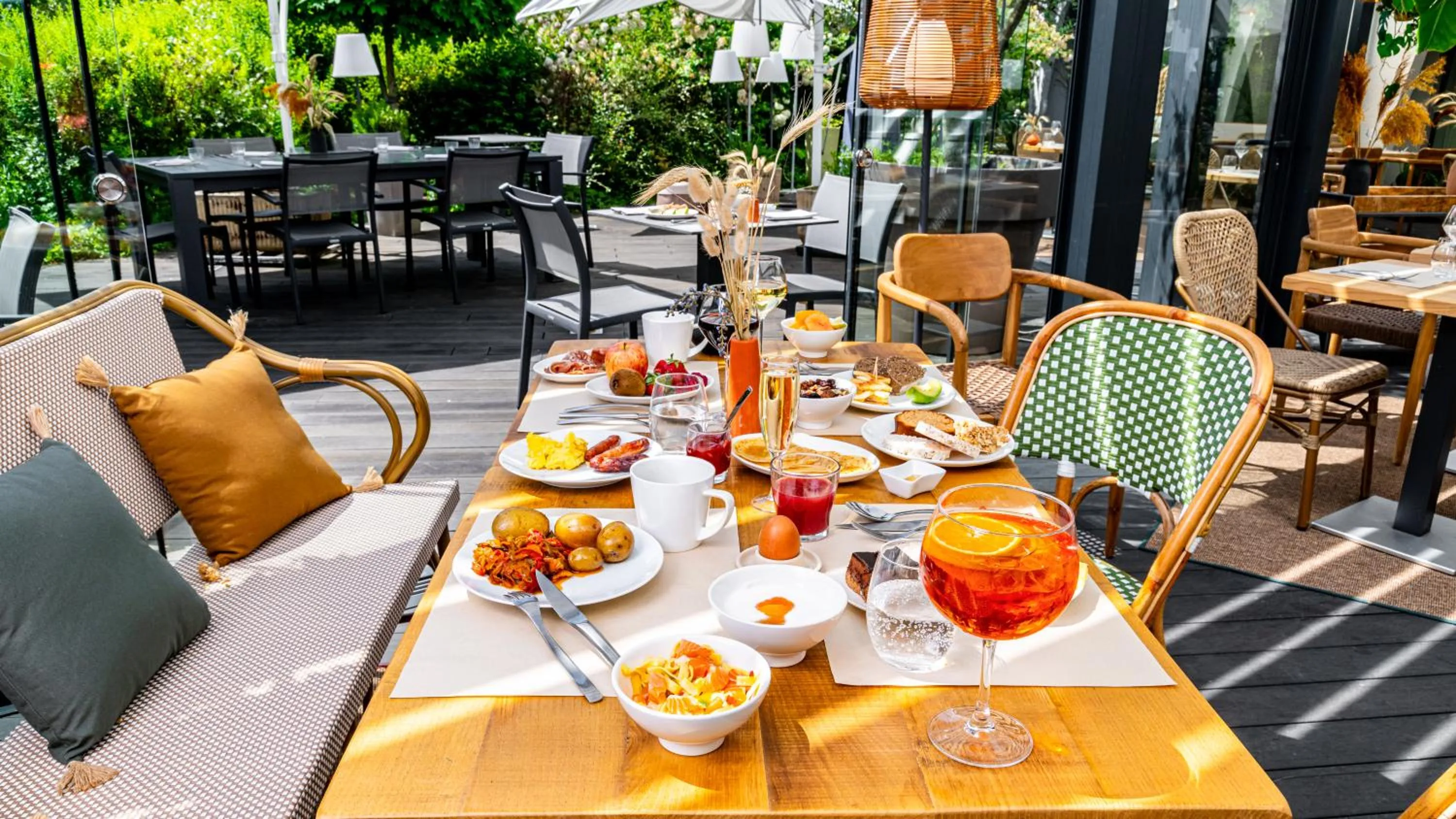 Patio in Mercure Beaune Centre