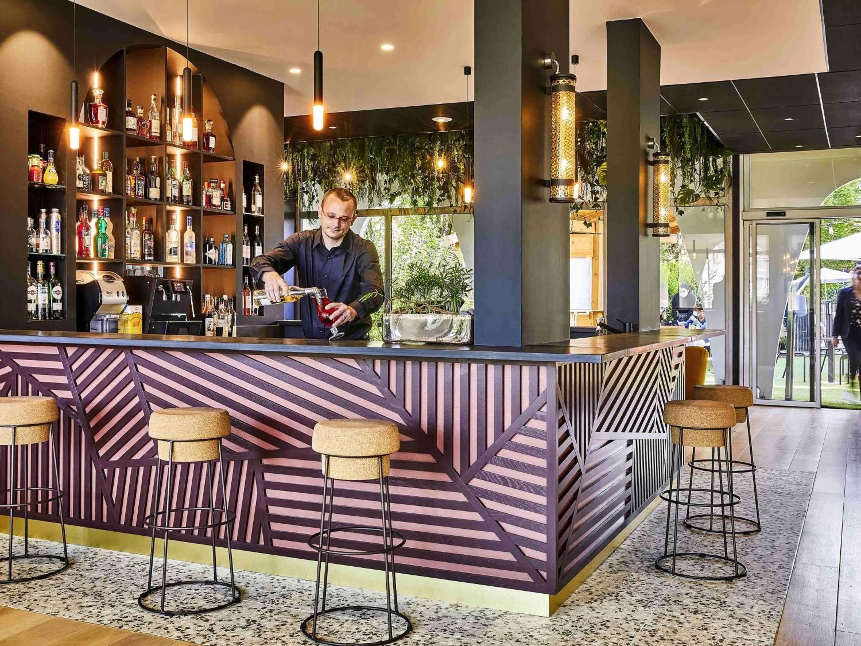 Lounge or bar in Mercure Beaune Centre