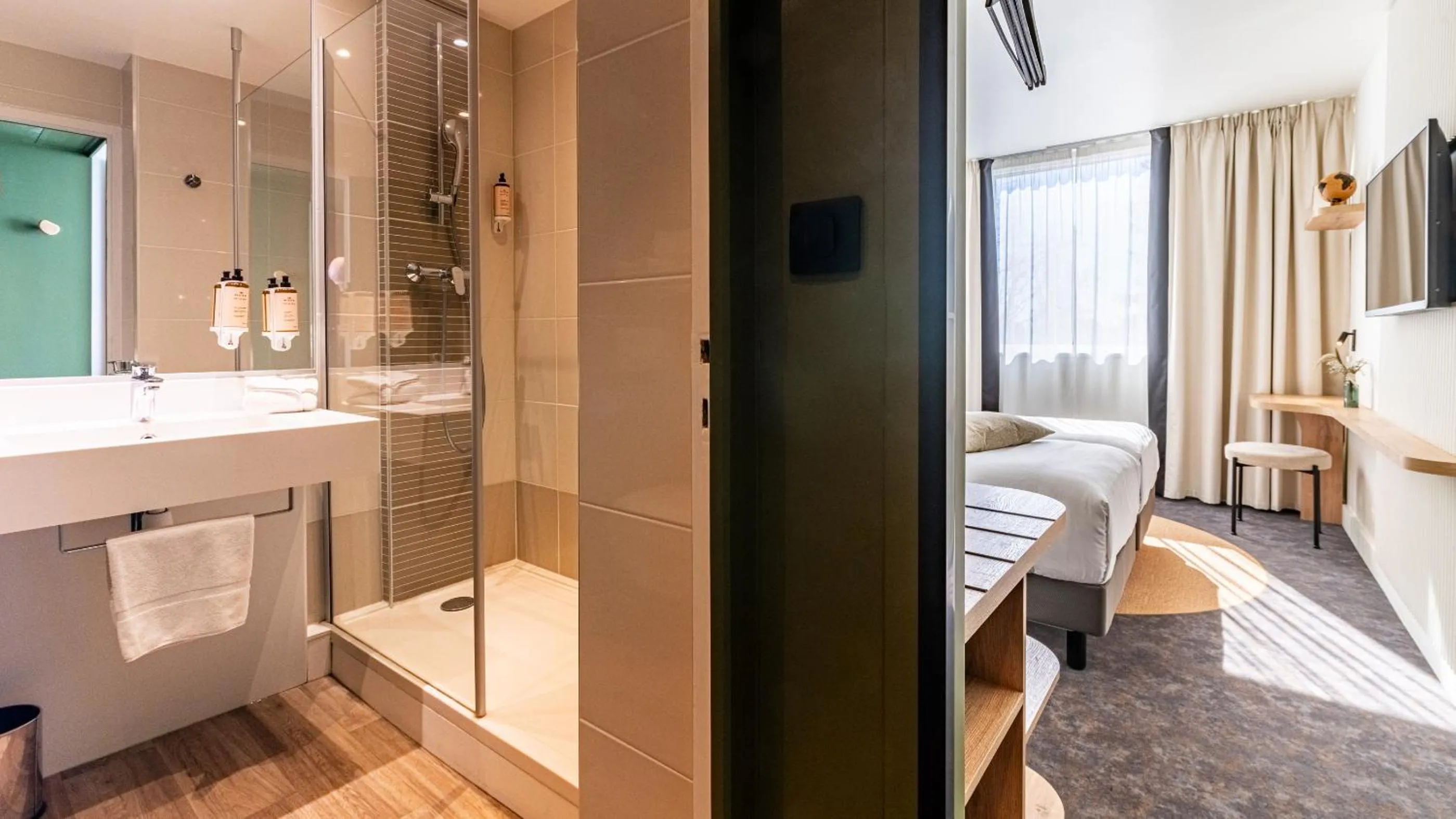 Photo of the whole room in Mercure Beaune Centre