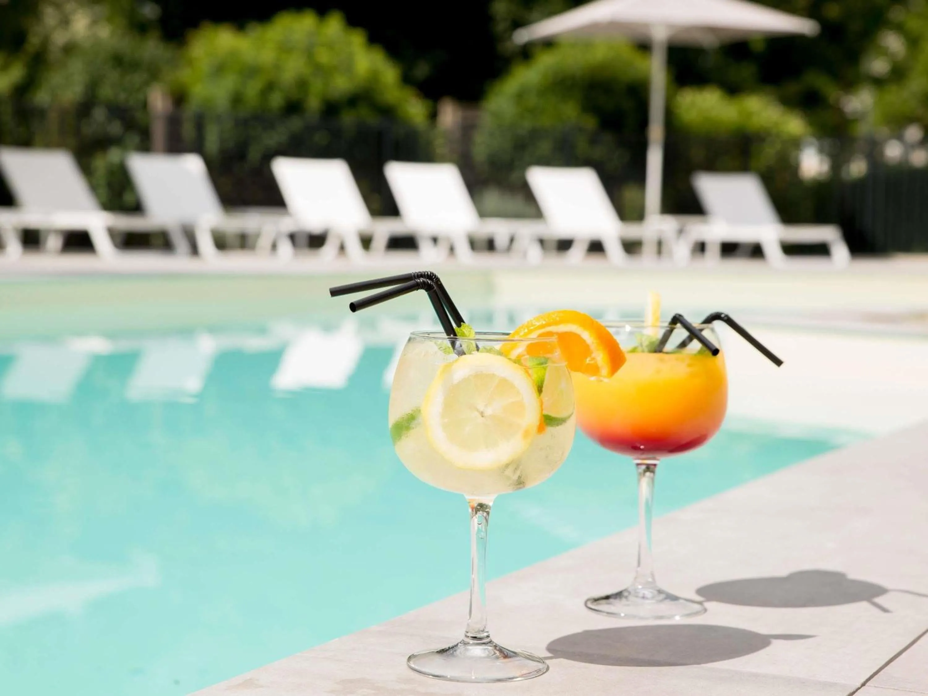 Pool view in Mercure Beaune Centre