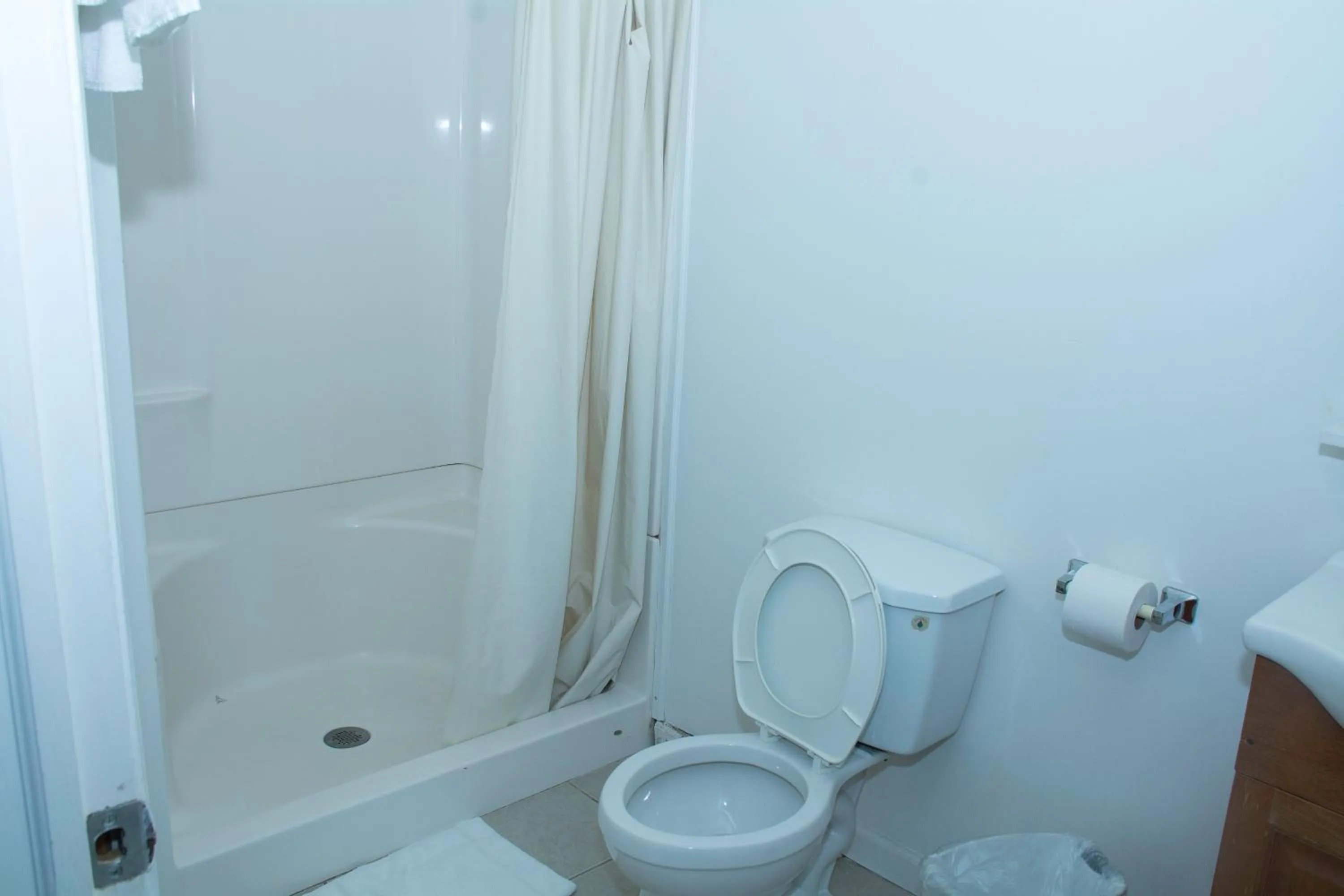 Bathroom in At 9 Motel