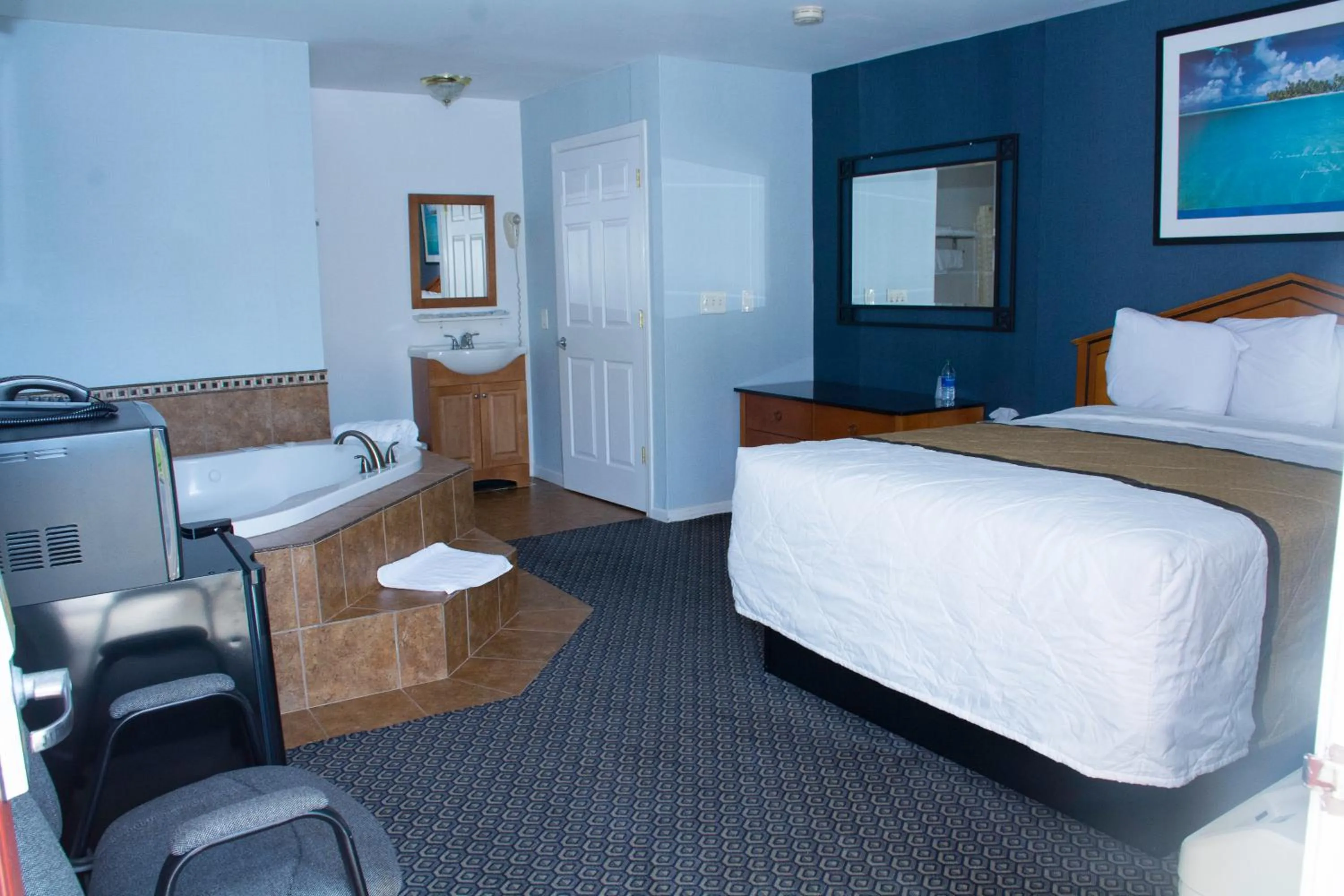 Photo of the whole room, Bed in At 9 Motel