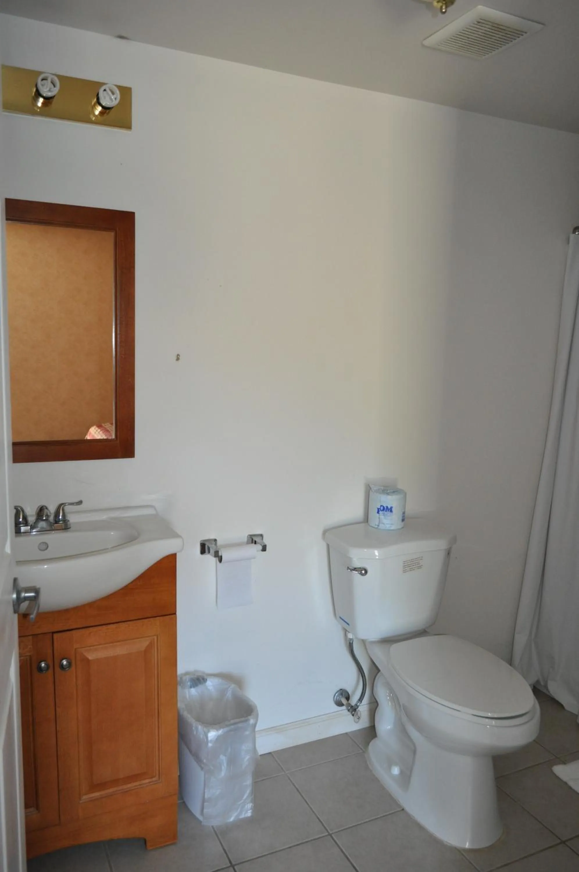 Bathroom in At 9 Motel