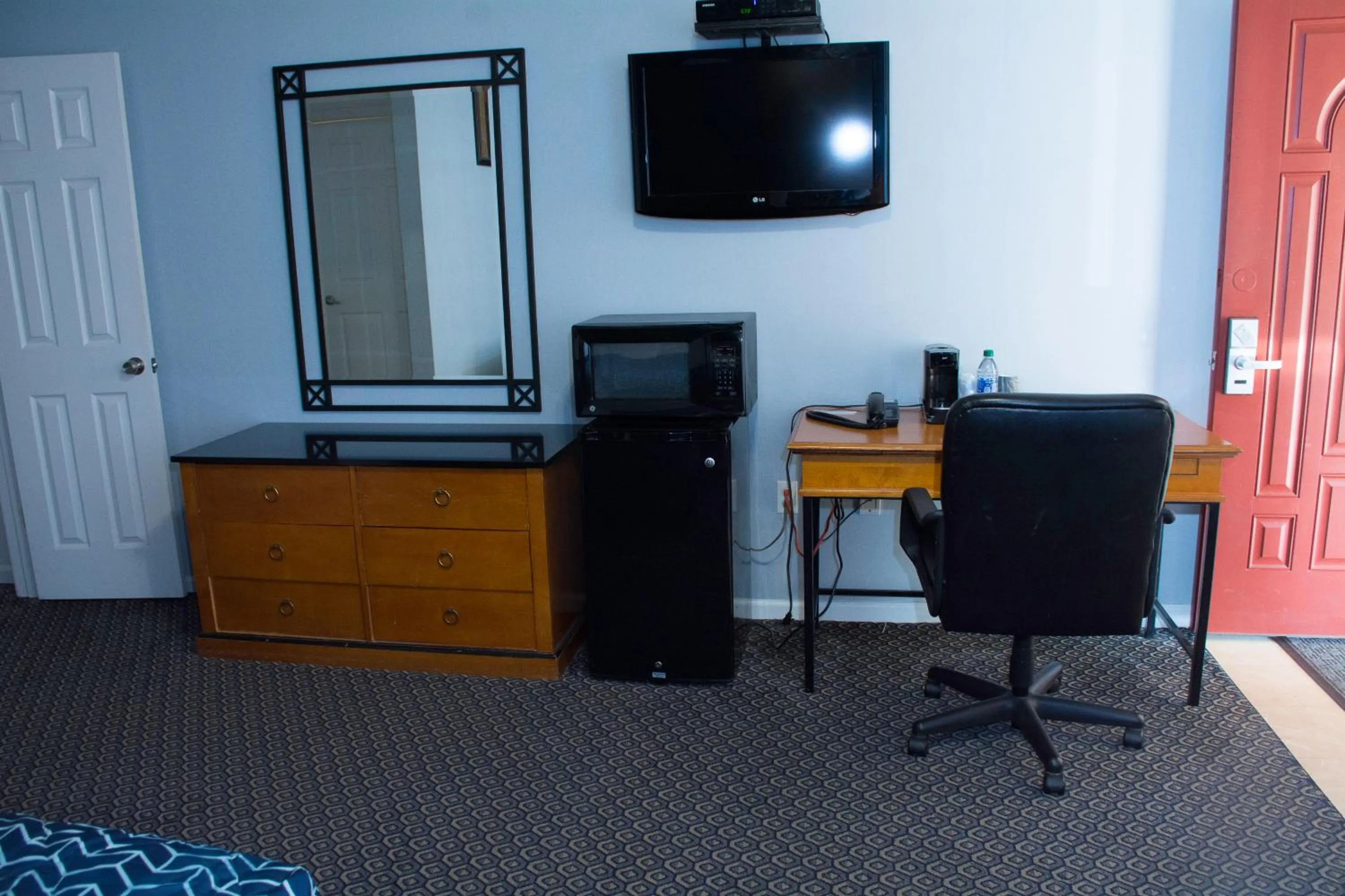 TV and multimedia in At 9 Motel