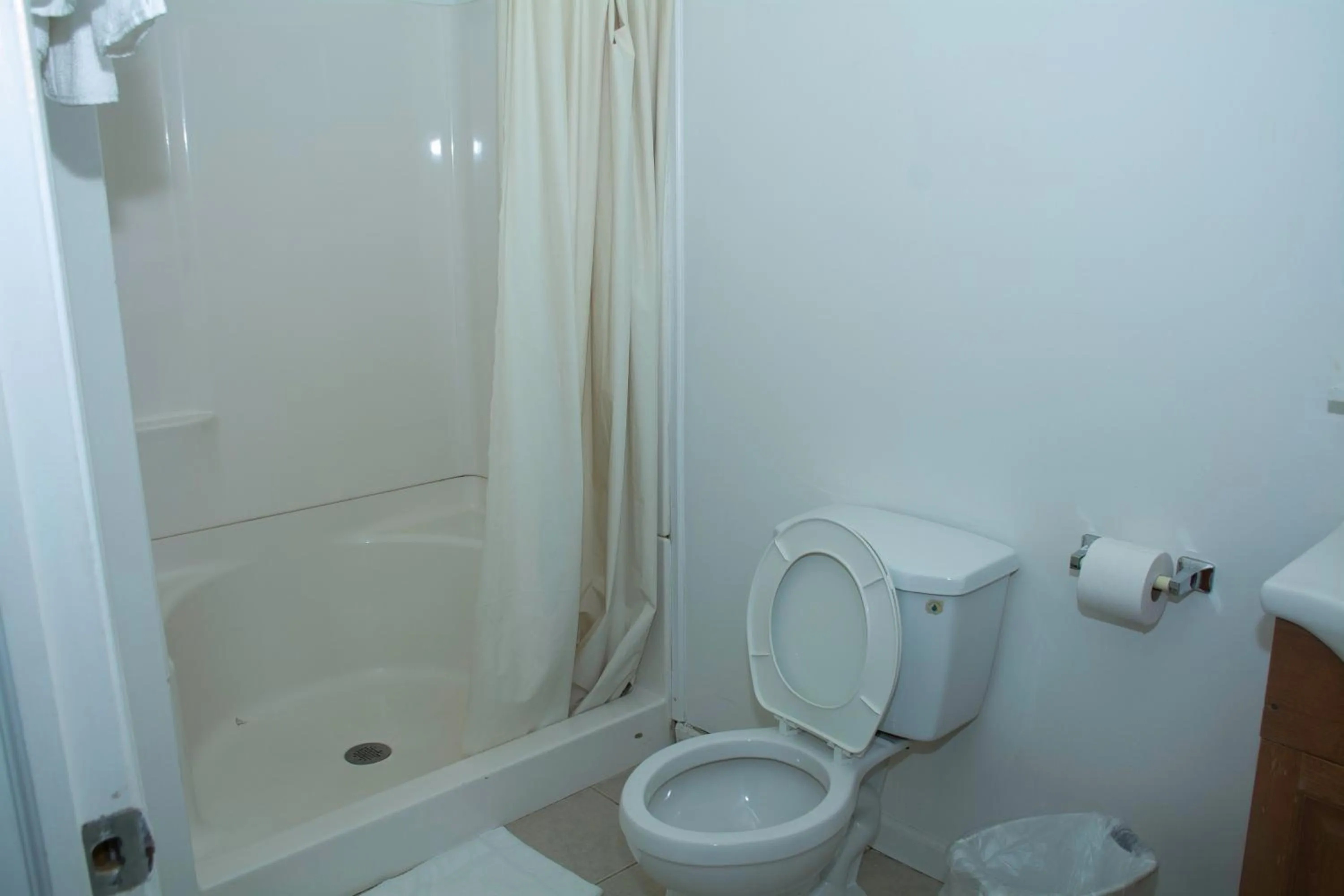 Bathroom in At 9 Motel