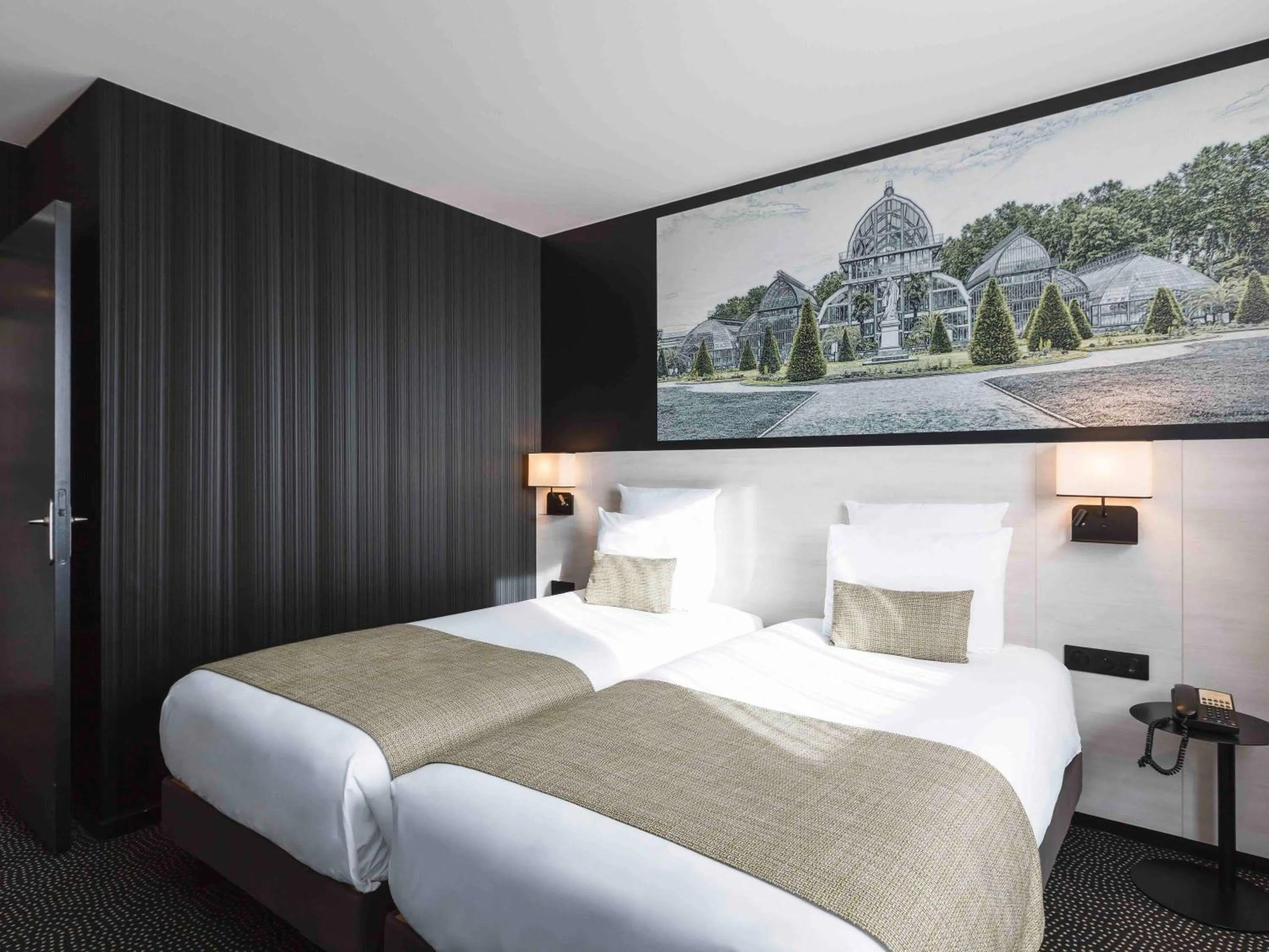 Bedroom, Bed in Hôtel Mercure Lyon Centre Charpennes Parc de la Tête d'Or