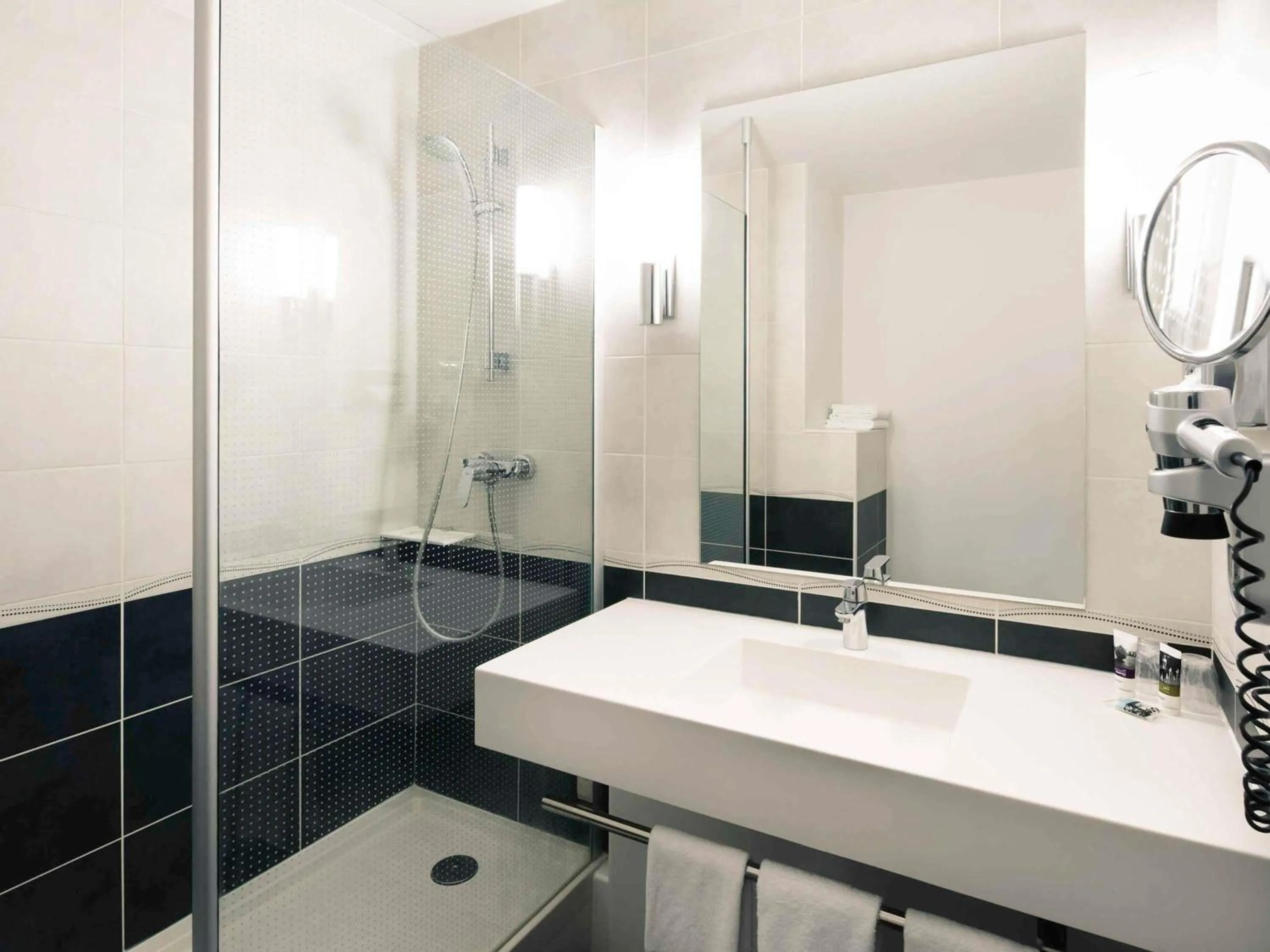 Bedroom in Hôtel Mercure Lyon Centre Charpennes Parc de la Tête d'Or