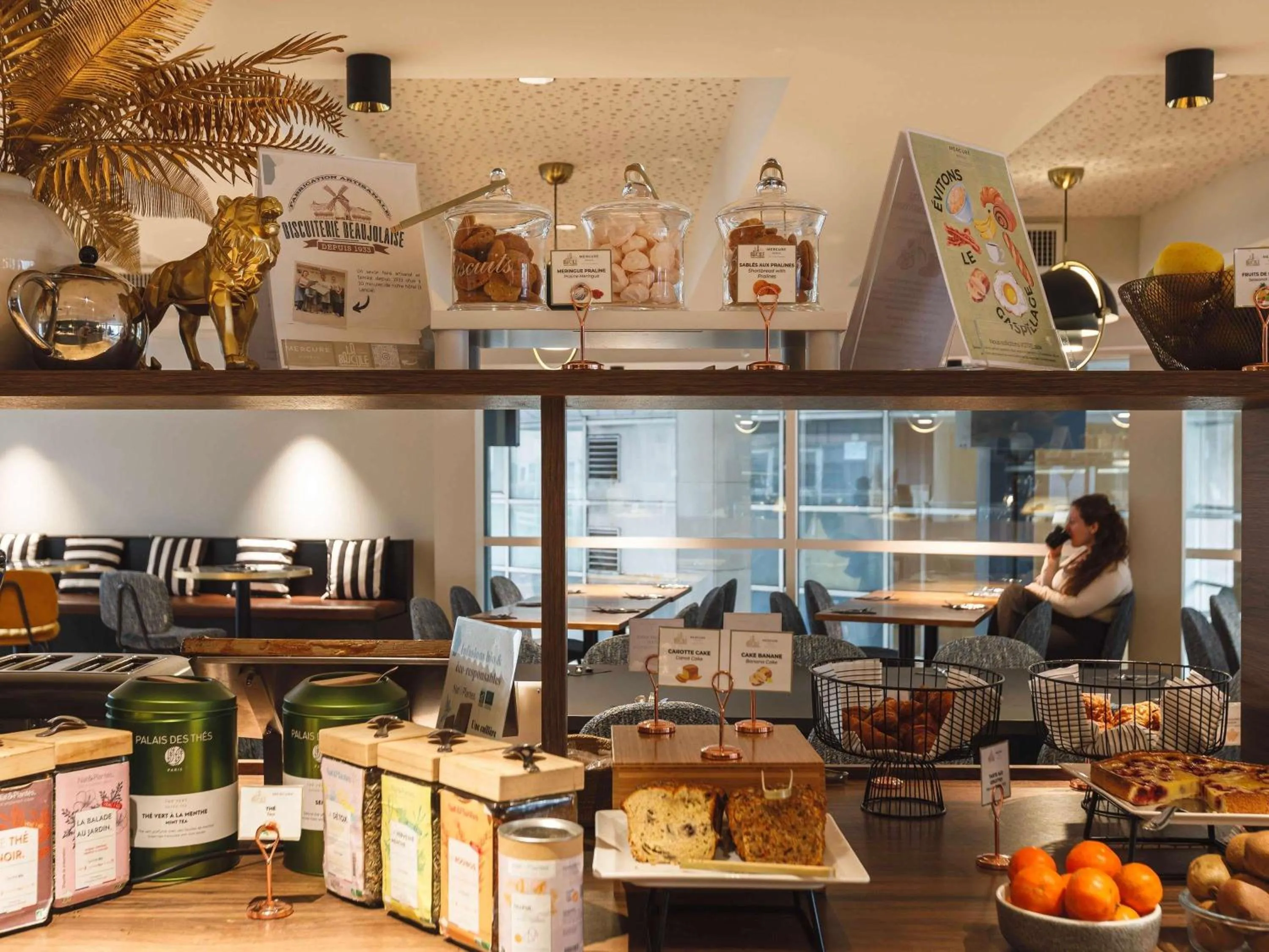 Property building in Hôtel Mercure Lyon Centre Charpennes Parc de la Tête d'Or