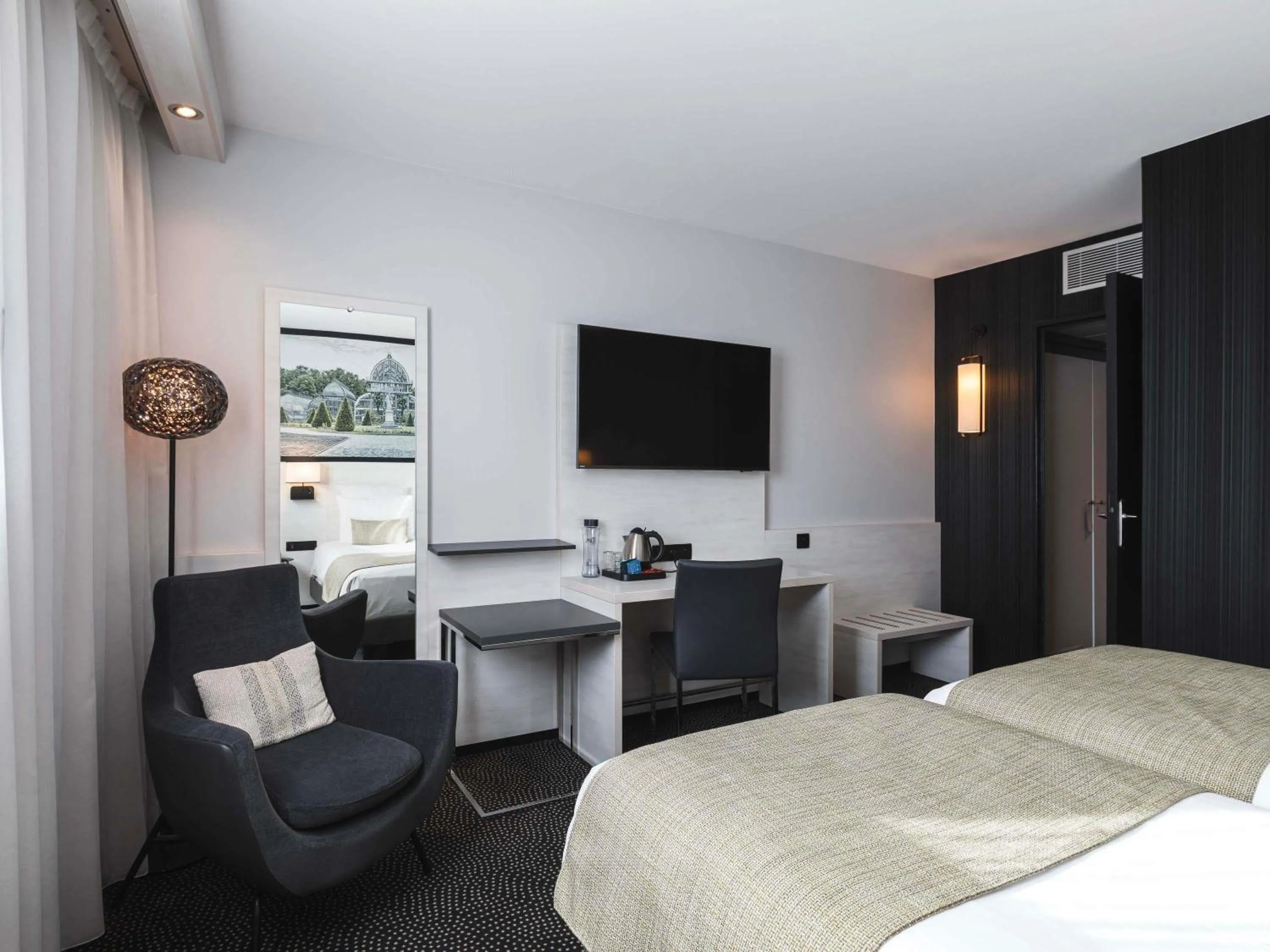 Bedroom, Bed in Hôtel Mercure Lyon Centre Charpennes Parc de la Tête d'Or