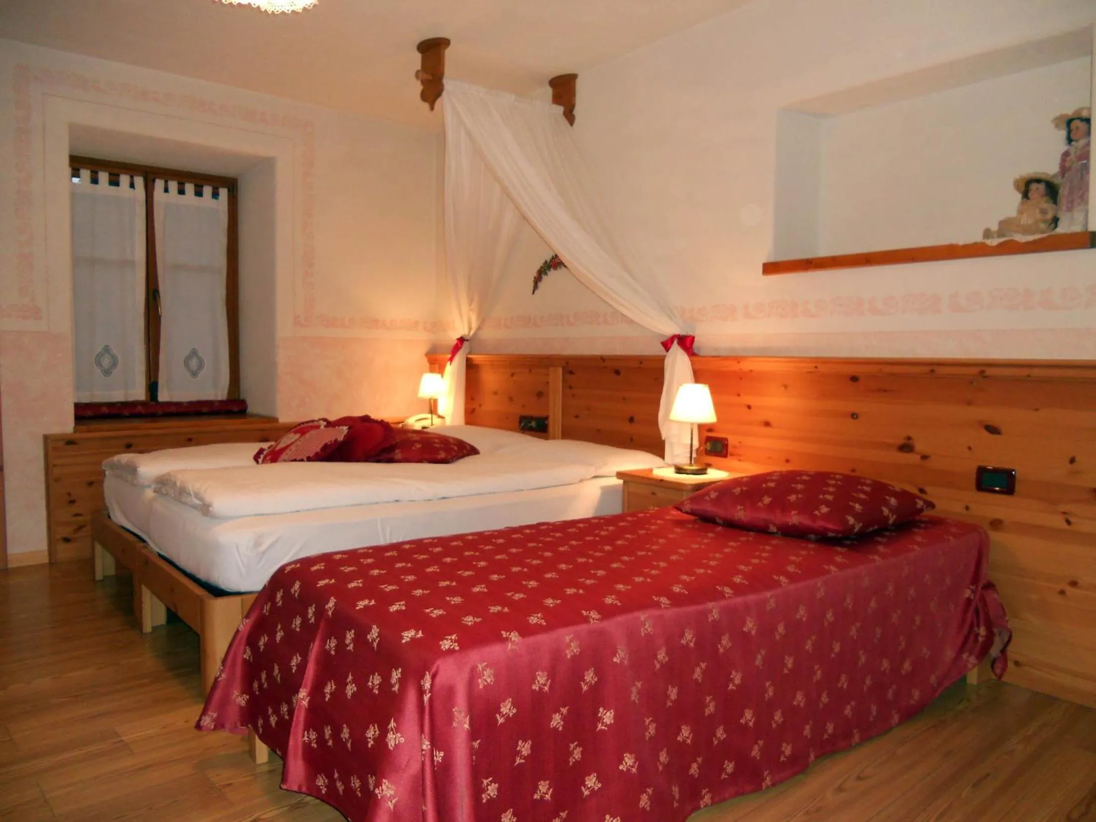 Photo of the whole room, Bed in Hotel Garnì Salvanel
