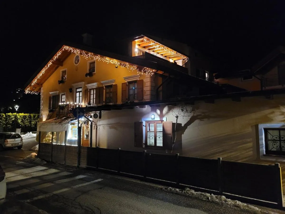 Property building in Hotel Garnì Salvanel