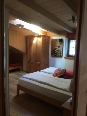 Bed in Hotel Garnì Salvanel