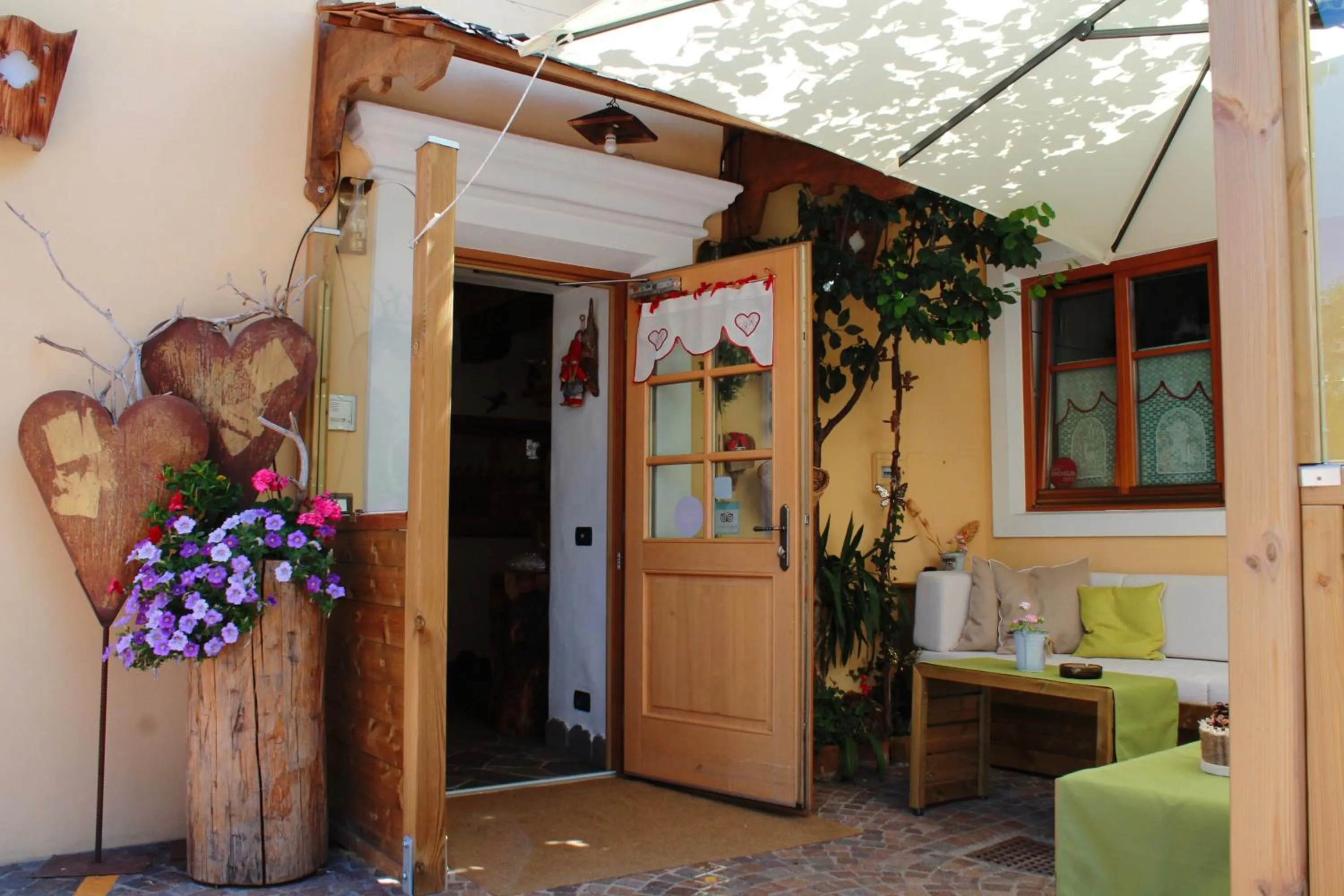 Facade/entrance in Hotel Garnì Salvanel