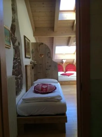 Bed in Hotel Garnì Salvanel