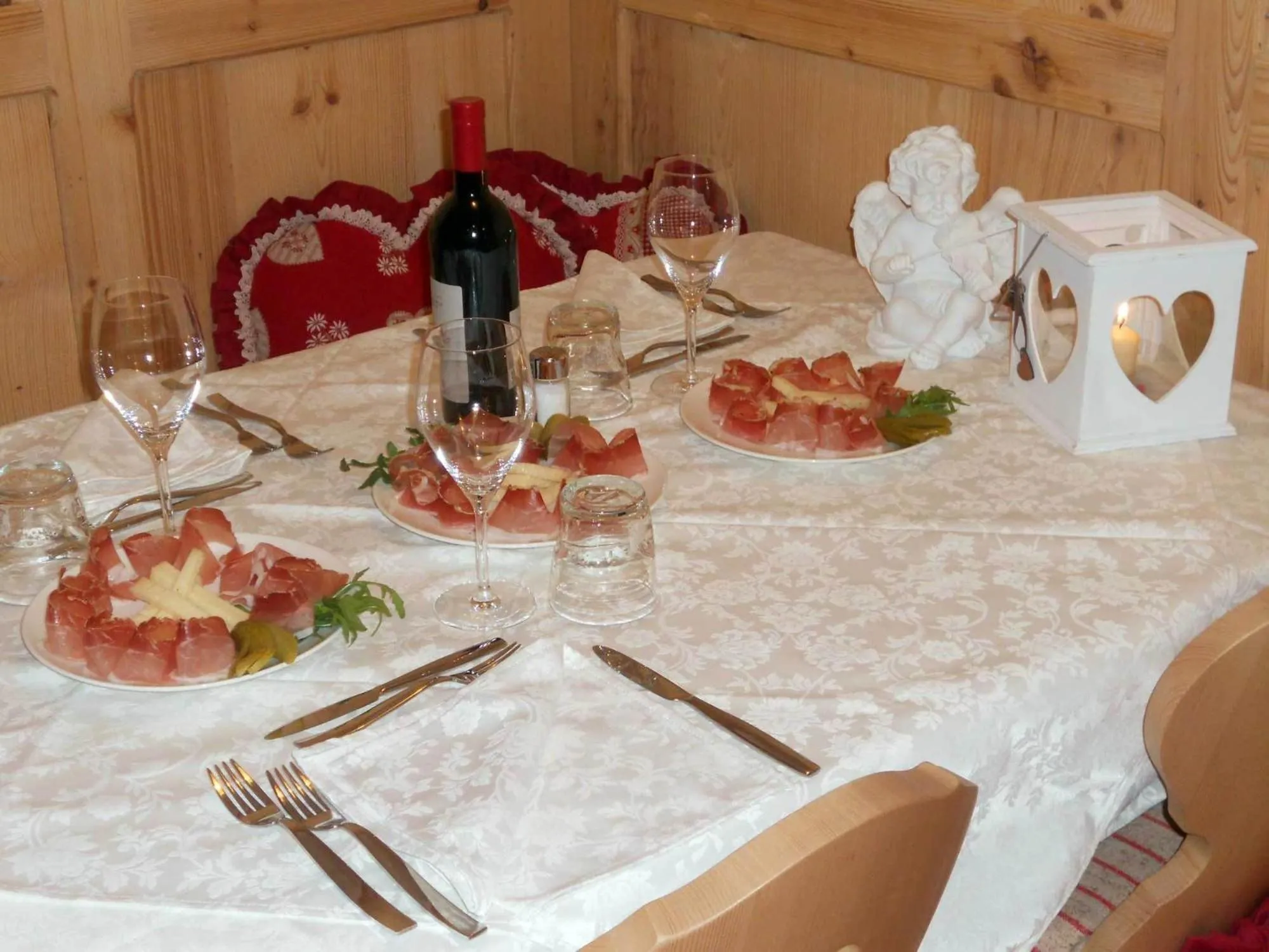 Food and drinks in Hotel Garnì Salvanel