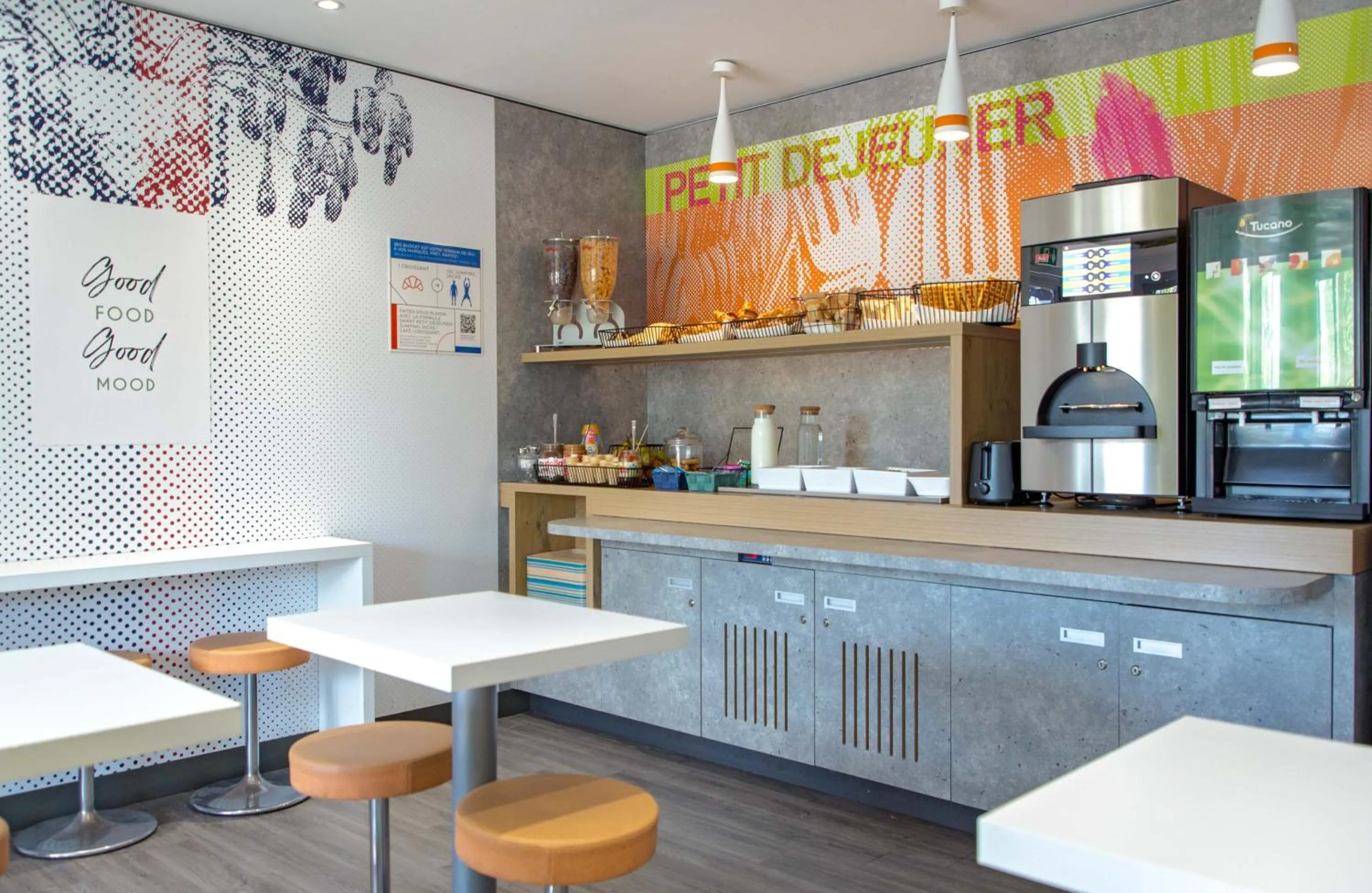 Coffee/tea facilities in Ibis Budget Fréjus Capitou