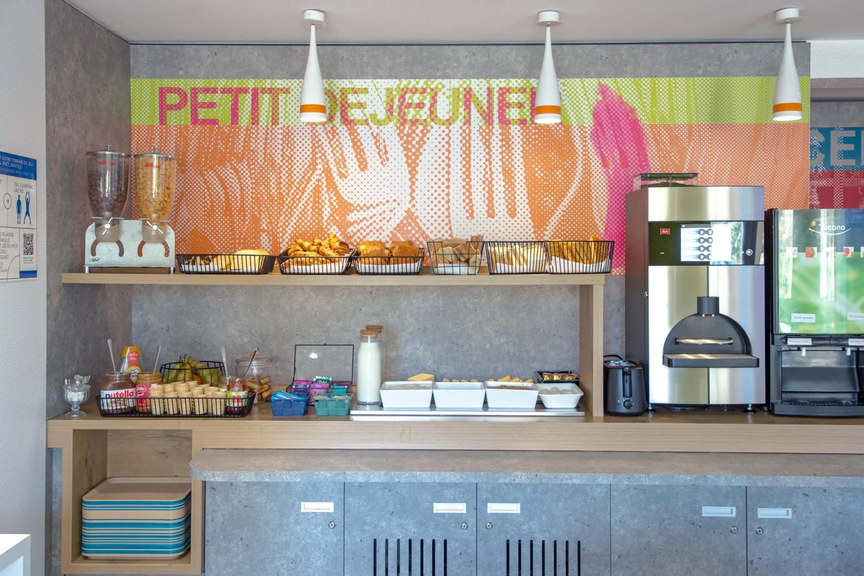 Coffee/tea facilities in Ibis Budget Fréjus Capitou