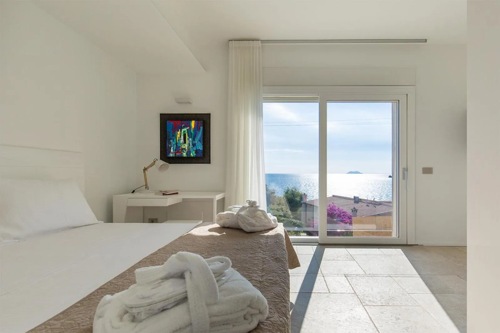 Bed in Scissure Sea Suite