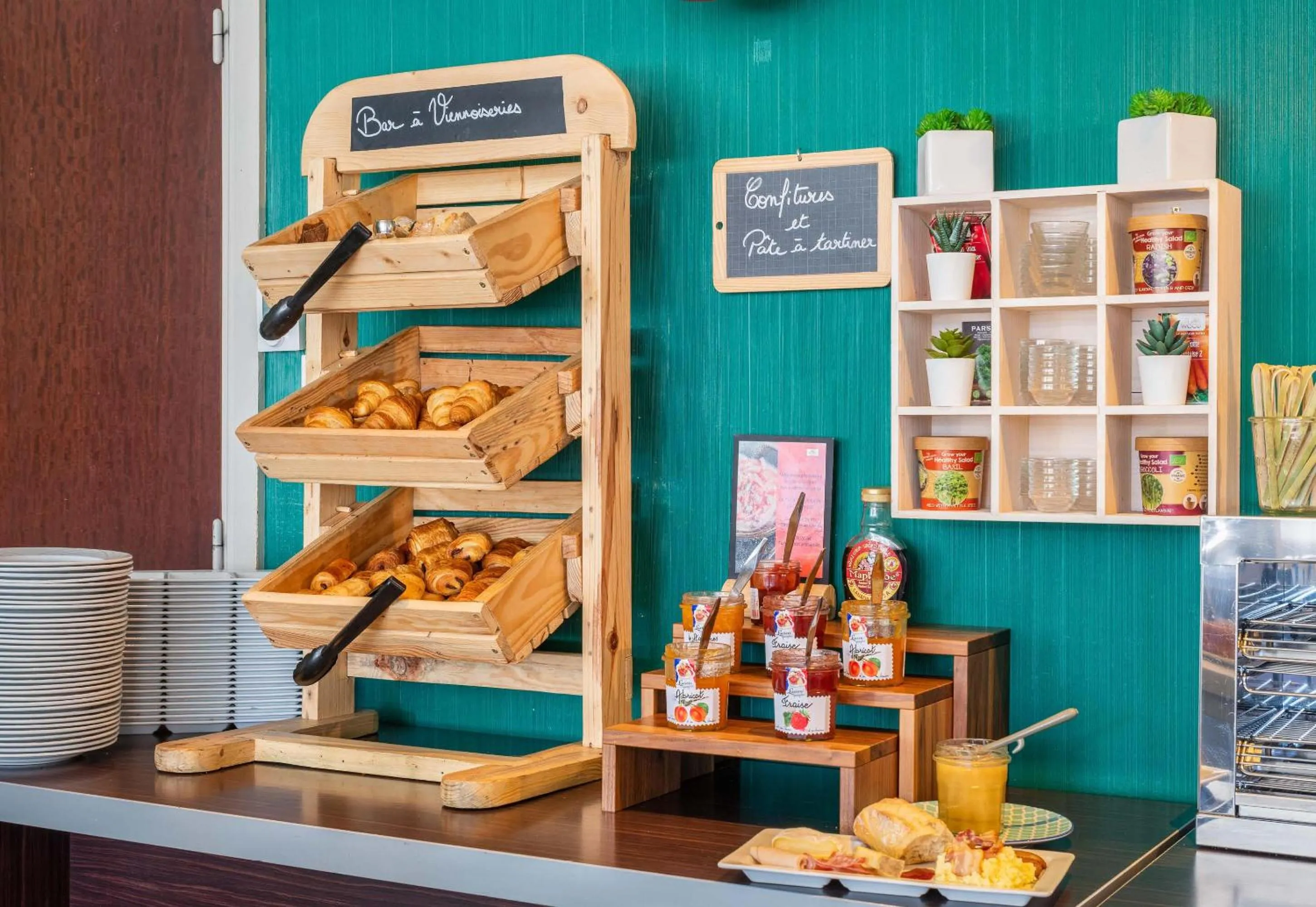 Restaurant/places to eat in B&B HOTEL Lyon Nord 4 étoiles