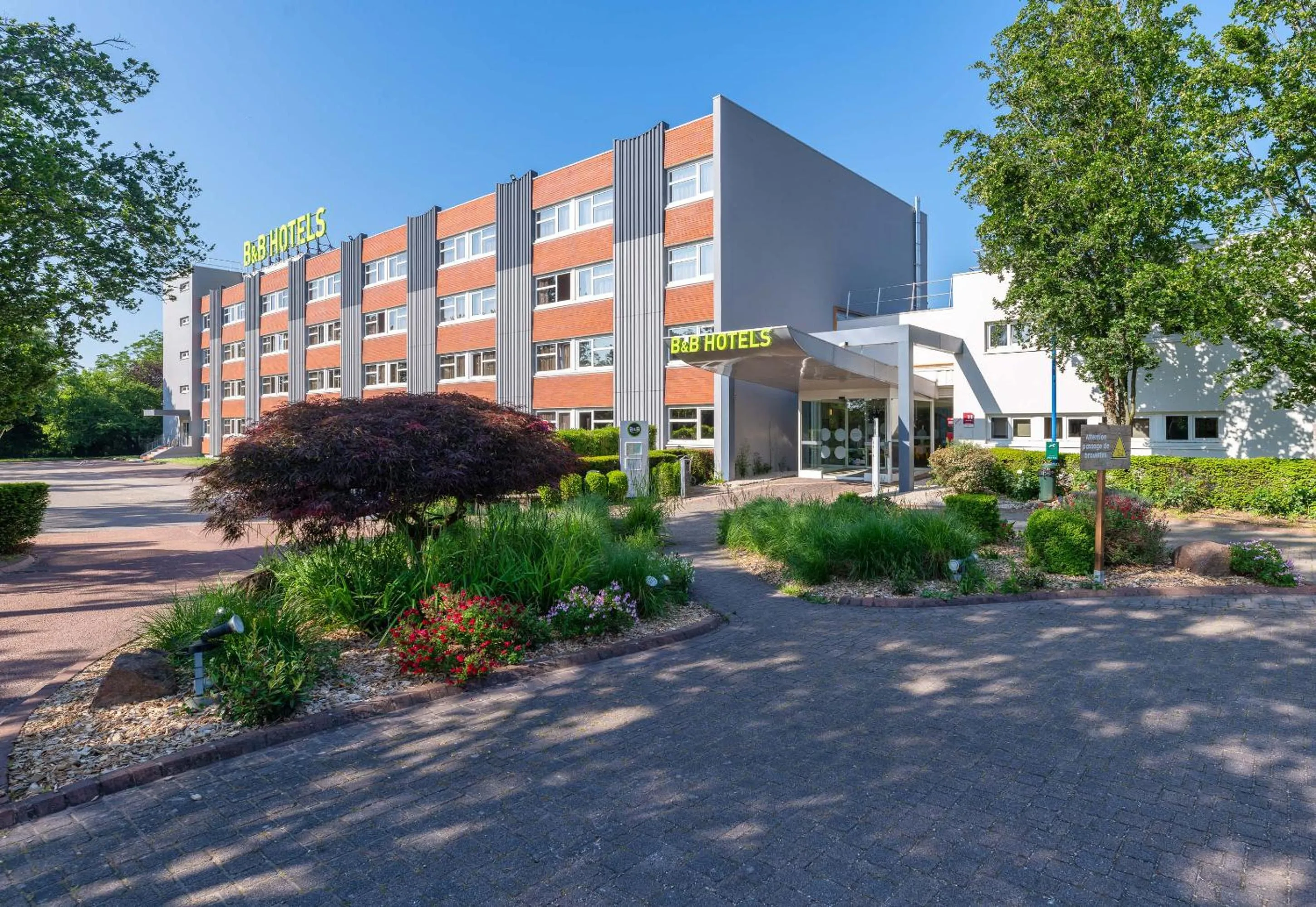 Property building in B&B HOTEL Lyon Nord 4 étoiles