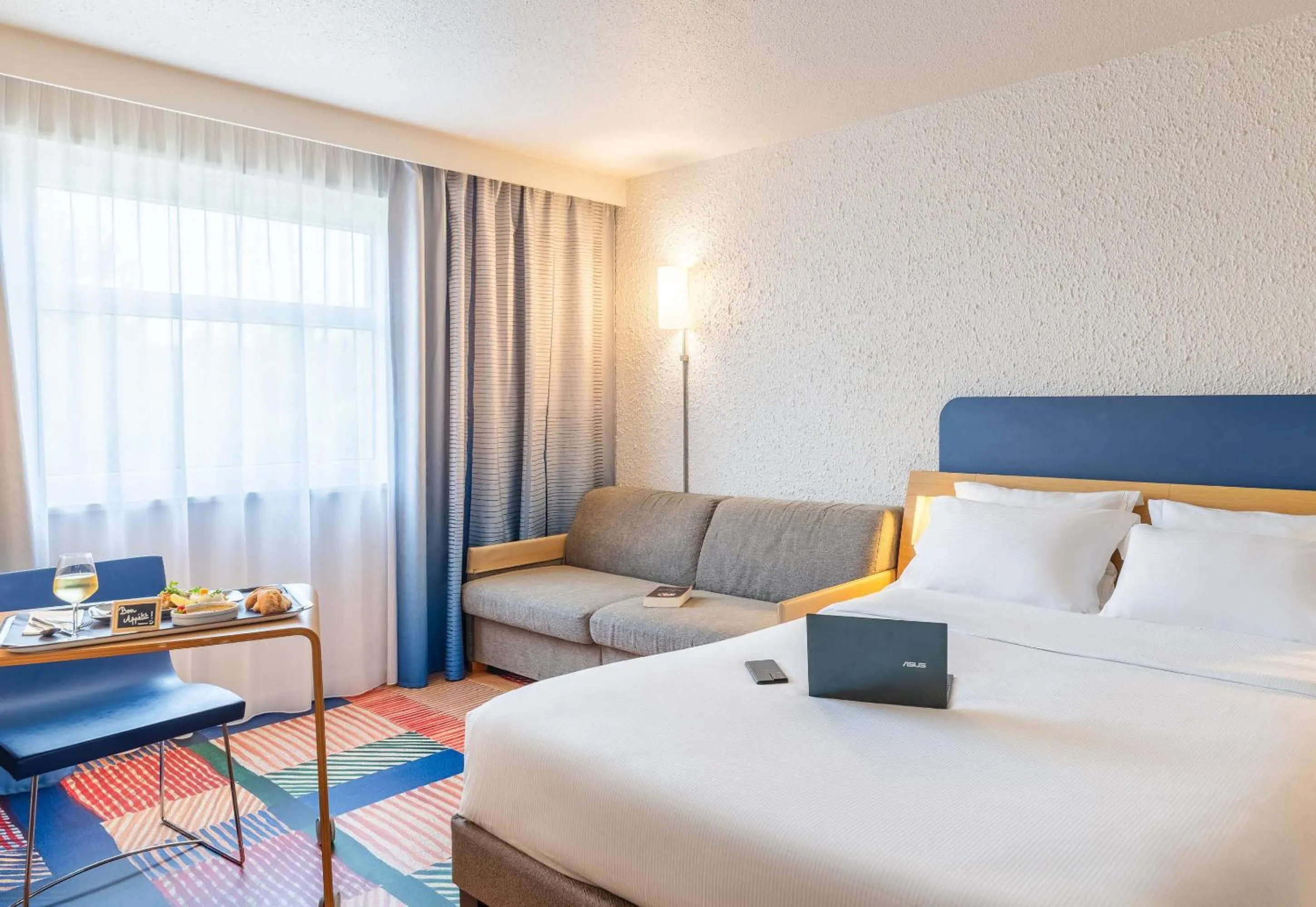 Photo of the whole room, Bed in B&B HOTEL Lyon Nord 4 étoiles