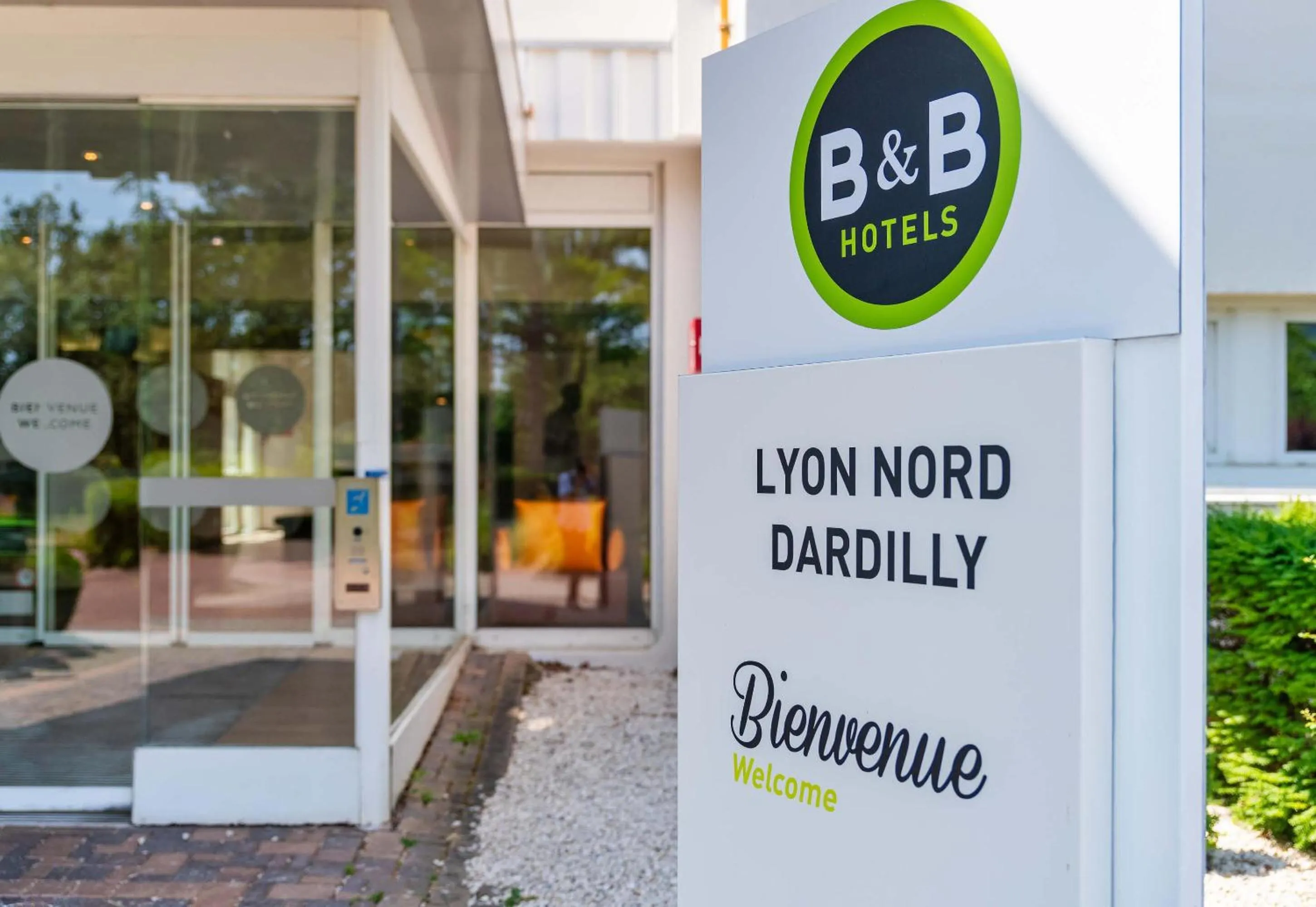 Property building in B&B HOTEL Lyon Nord 4 étoiles