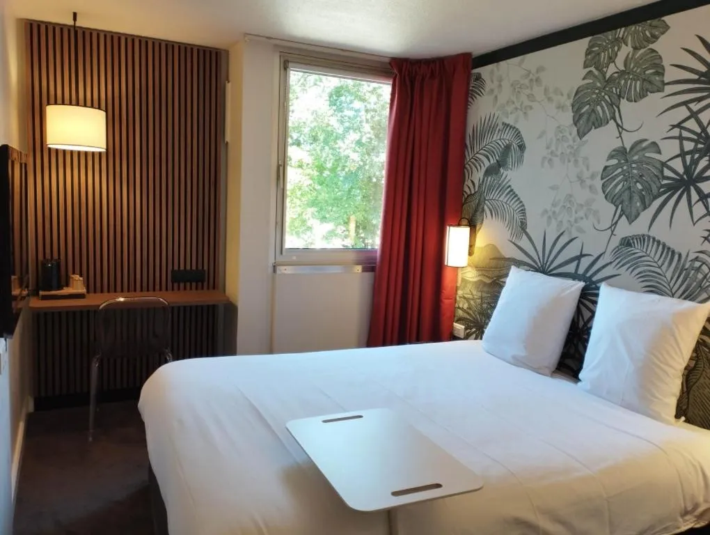 Photo of the whole room, Bed in Mercure Le Mans Batignolles - Hotel & Spa