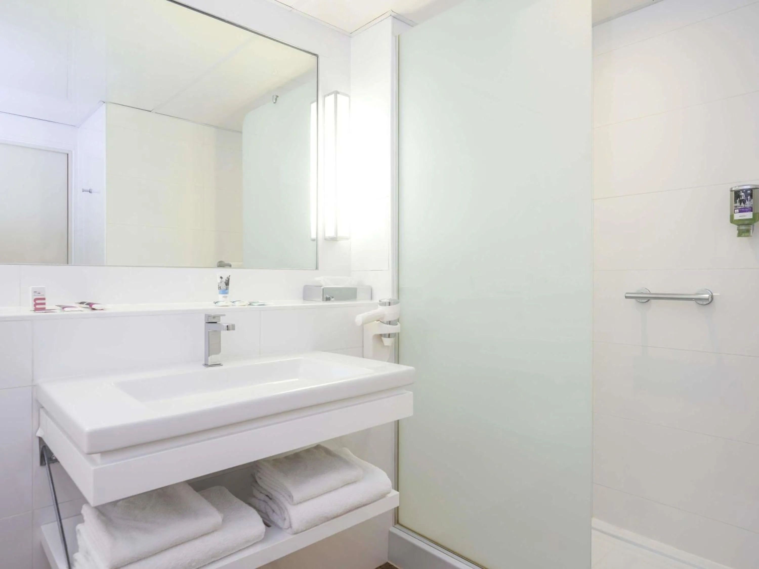 Bedroom in Mercure Le Mans Batignolles - Hotel & Spa