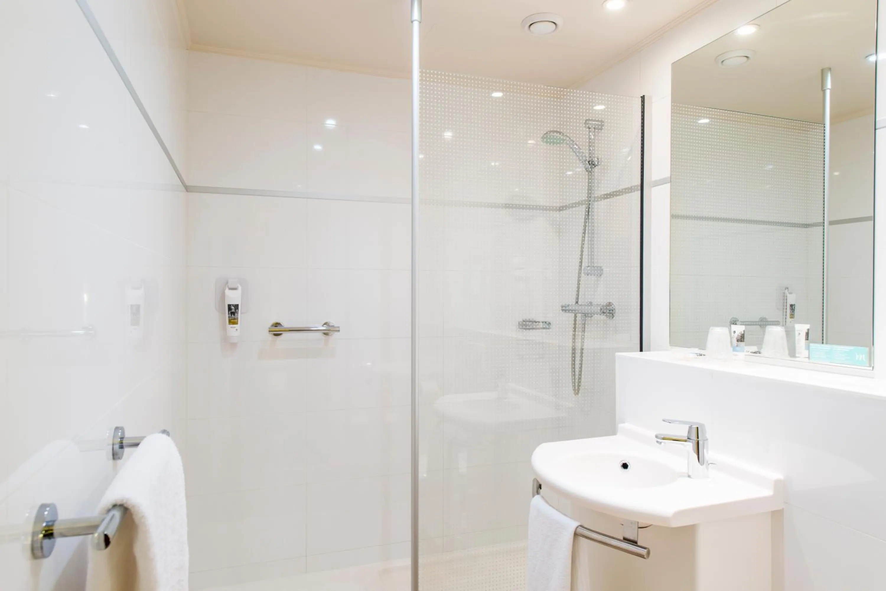Bathroom in Mercure Le Mans Batignolles - Hotel & Spa