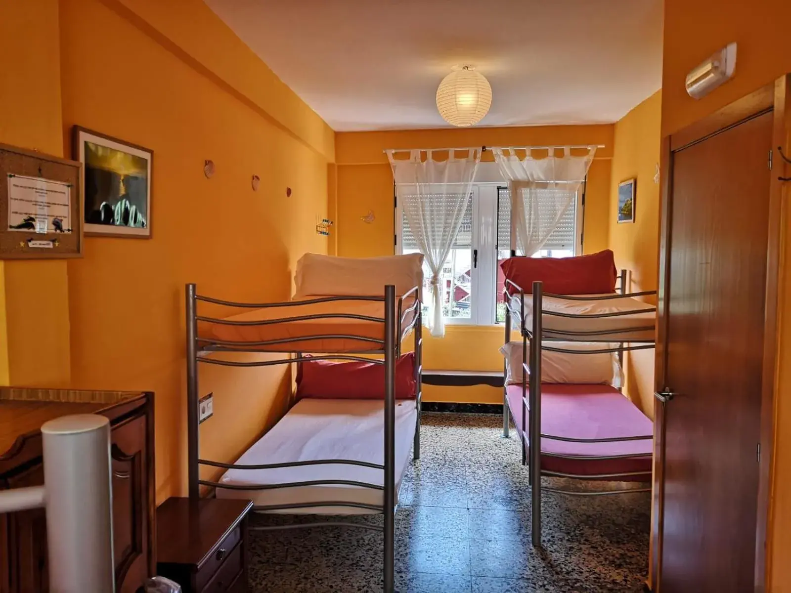 8-Bed Mixed Dormitory Room in Albergue Por Fin 8-Bed Mixed Dormitory Room in Albergue Por Fin