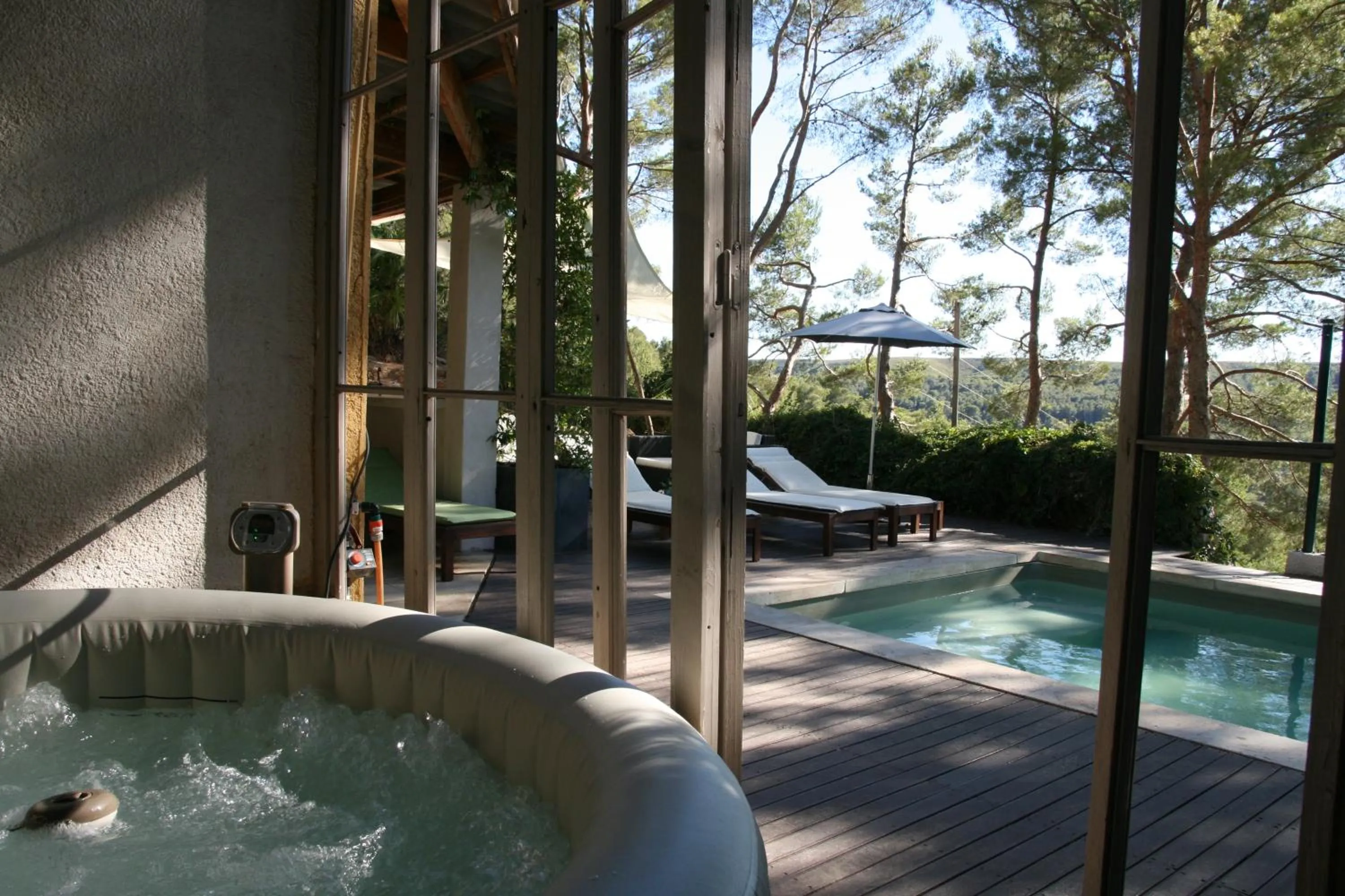 Area and facilities in Le Mas des Roches à Velaux