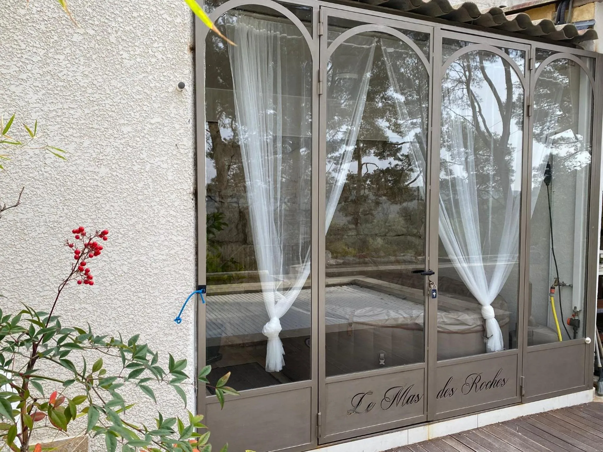 Spa and wellness centre/facilities in Le Mas des Roches à Velaux