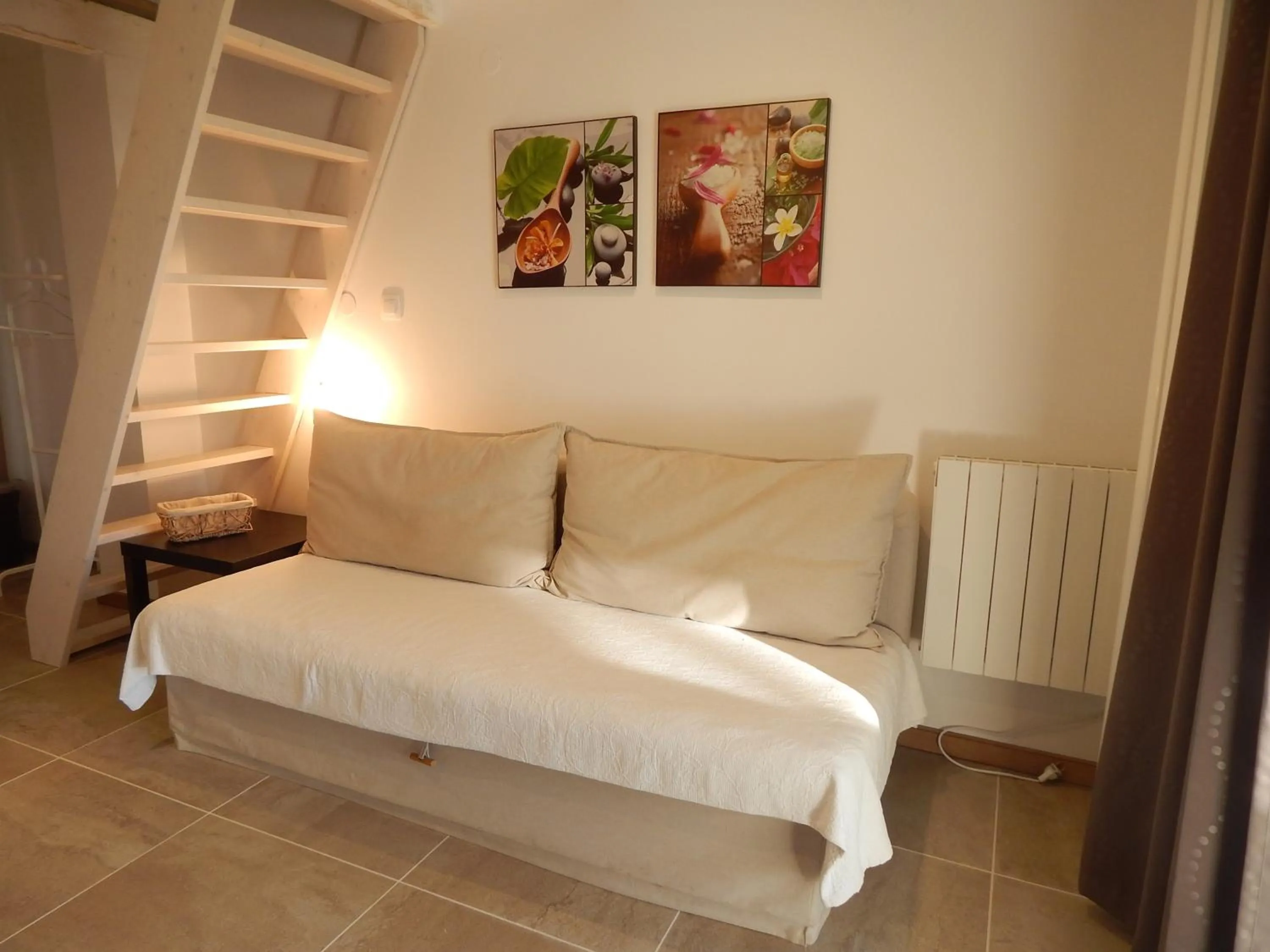 Living room, Bed in Le Mas des Roches à Velaux