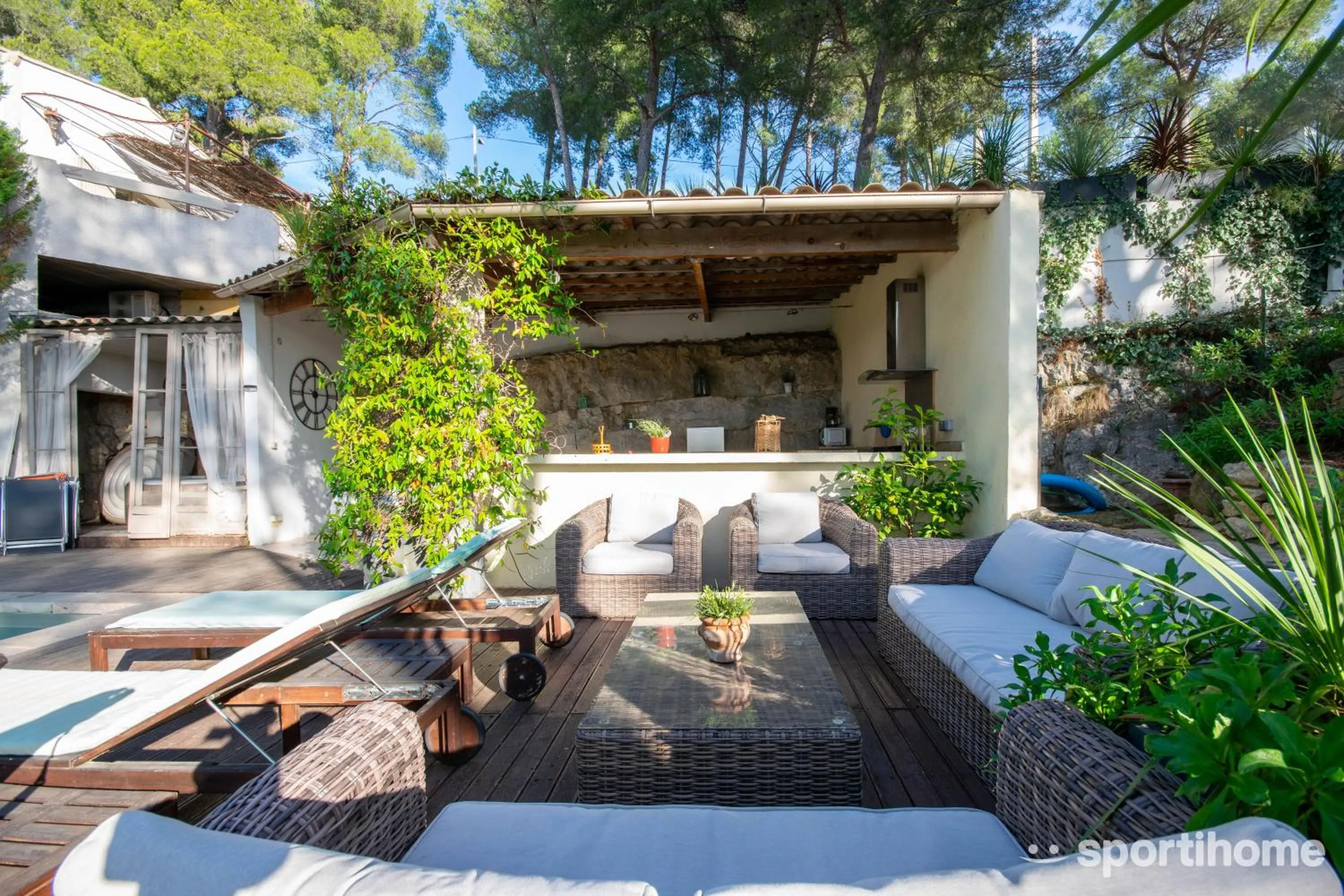 Text overlay in Le Mas des Roches à Velaux