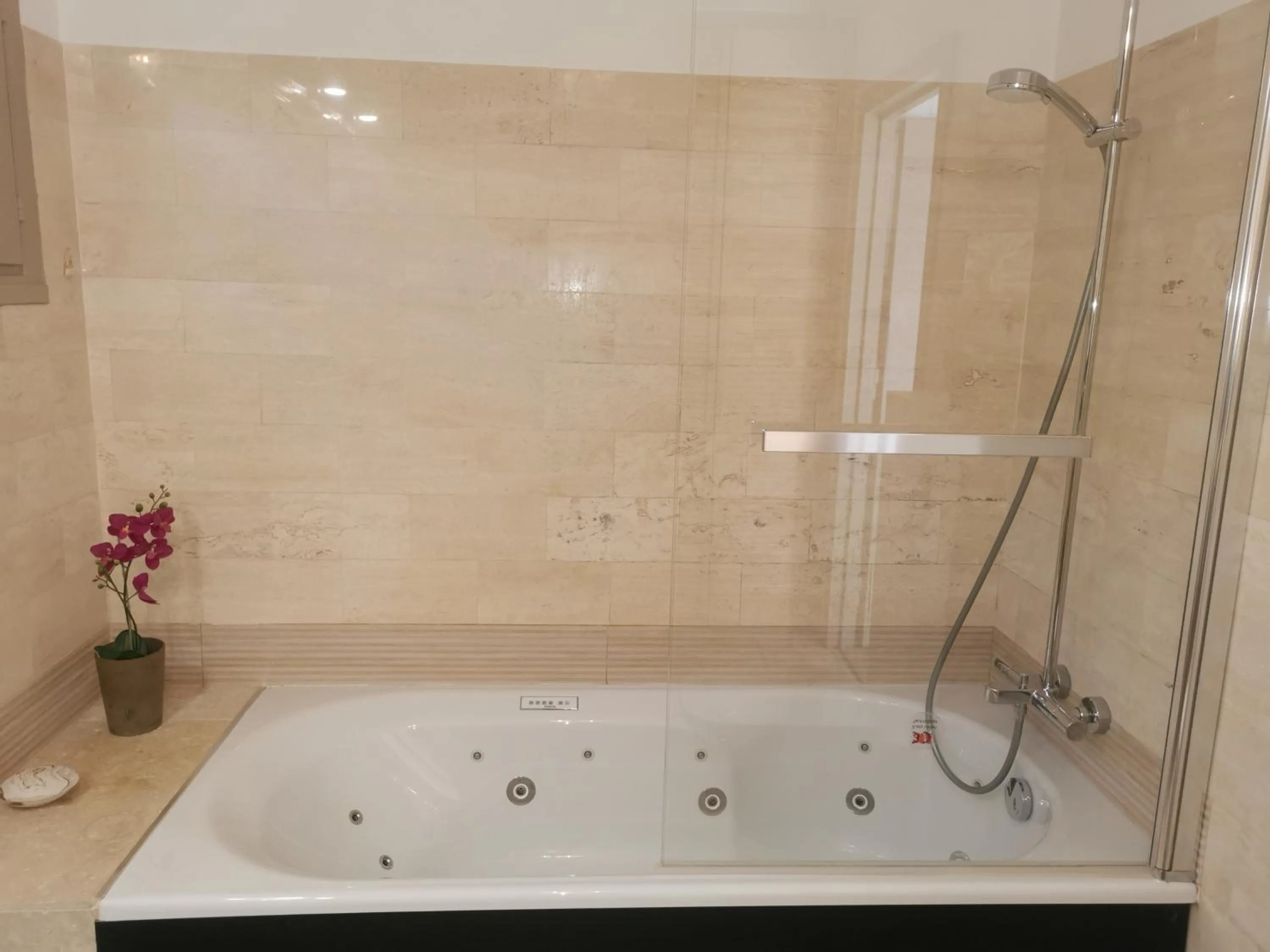 Bathroom in Le Mas des Roches à Velaux