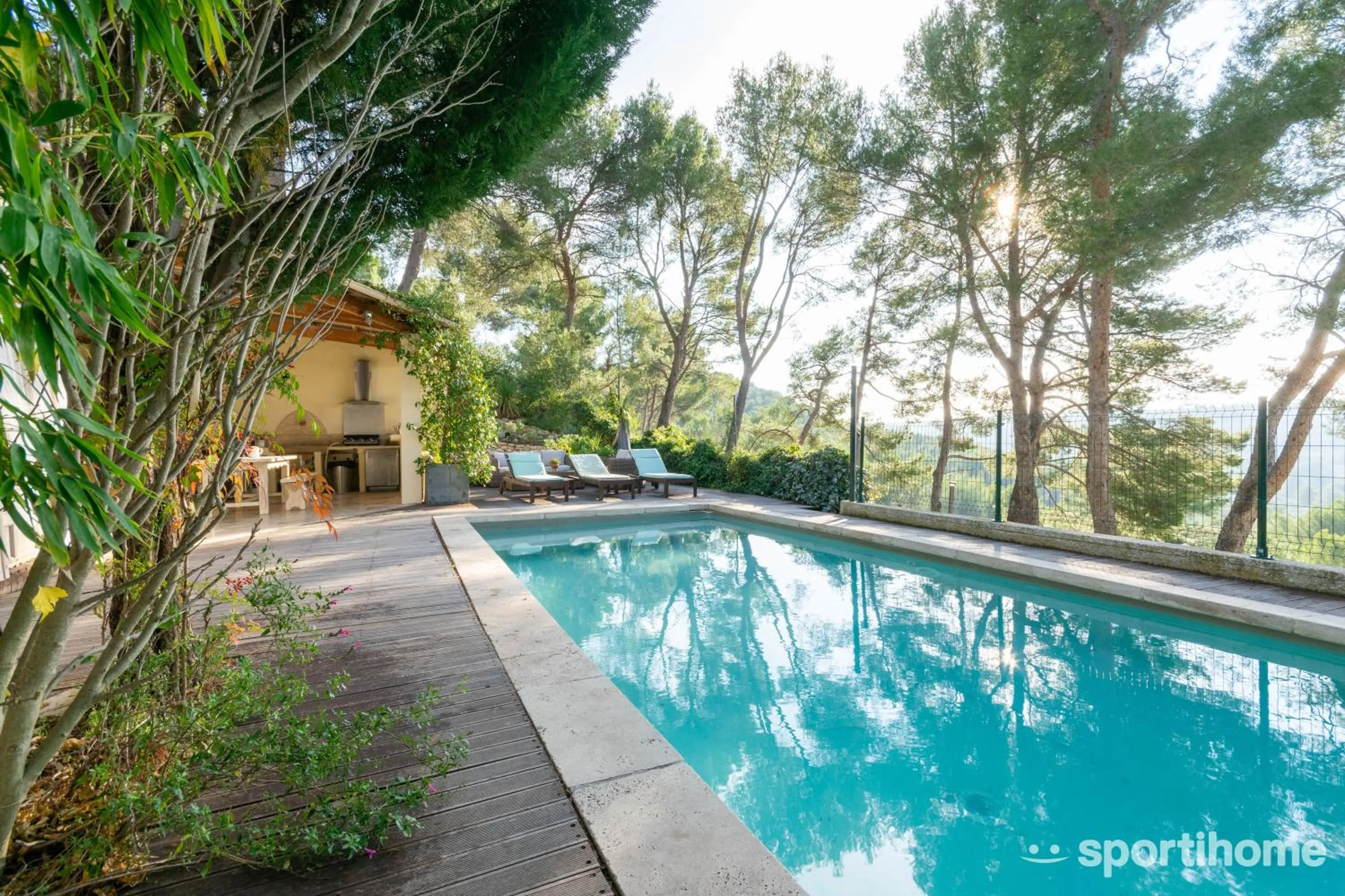 Pool view in Le Mas des Roches à Velaux