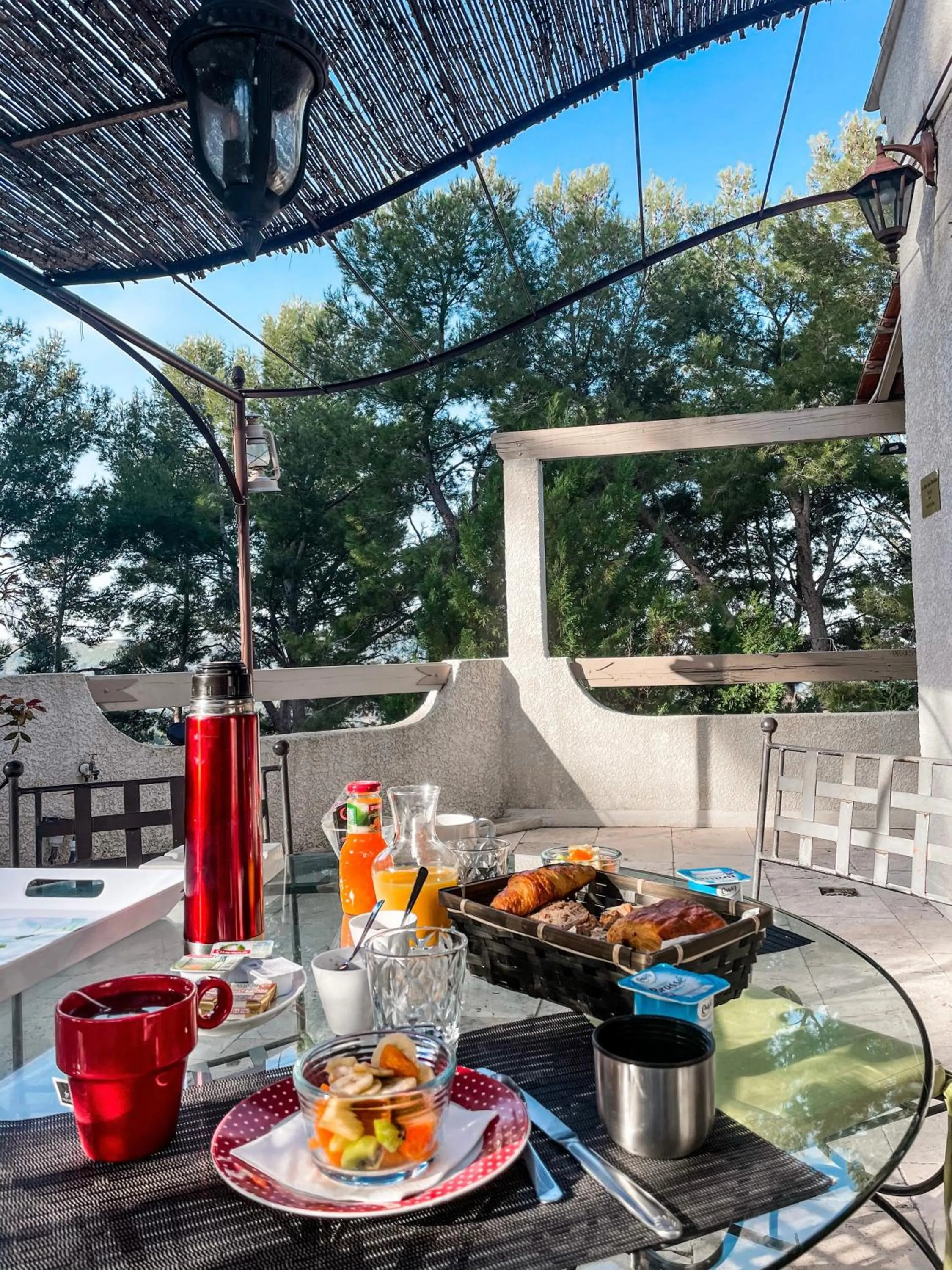 Continental breakfast in Le Mas des Roches à Velaux