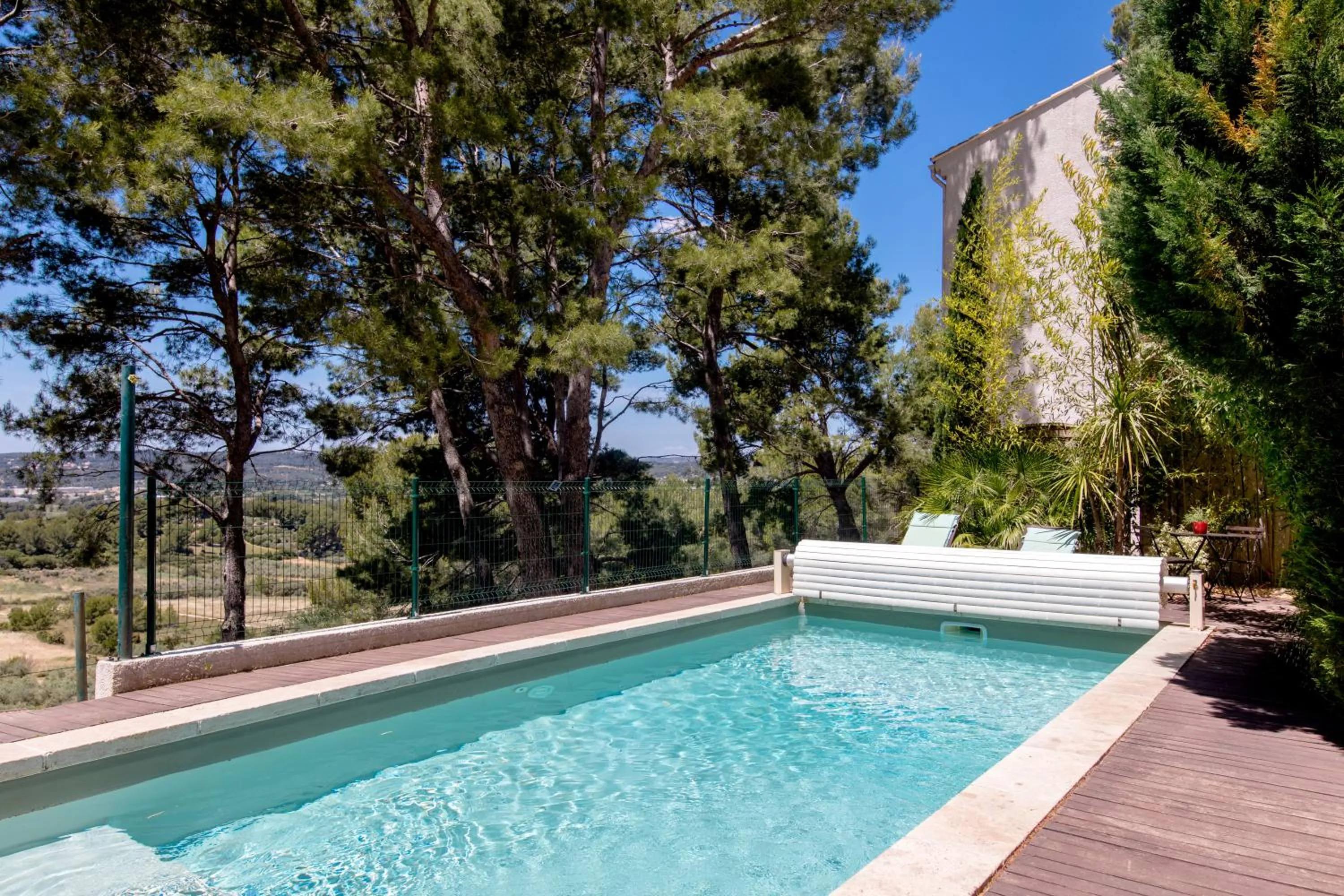 Swimming pool in Le Mas des Roches à Velaux