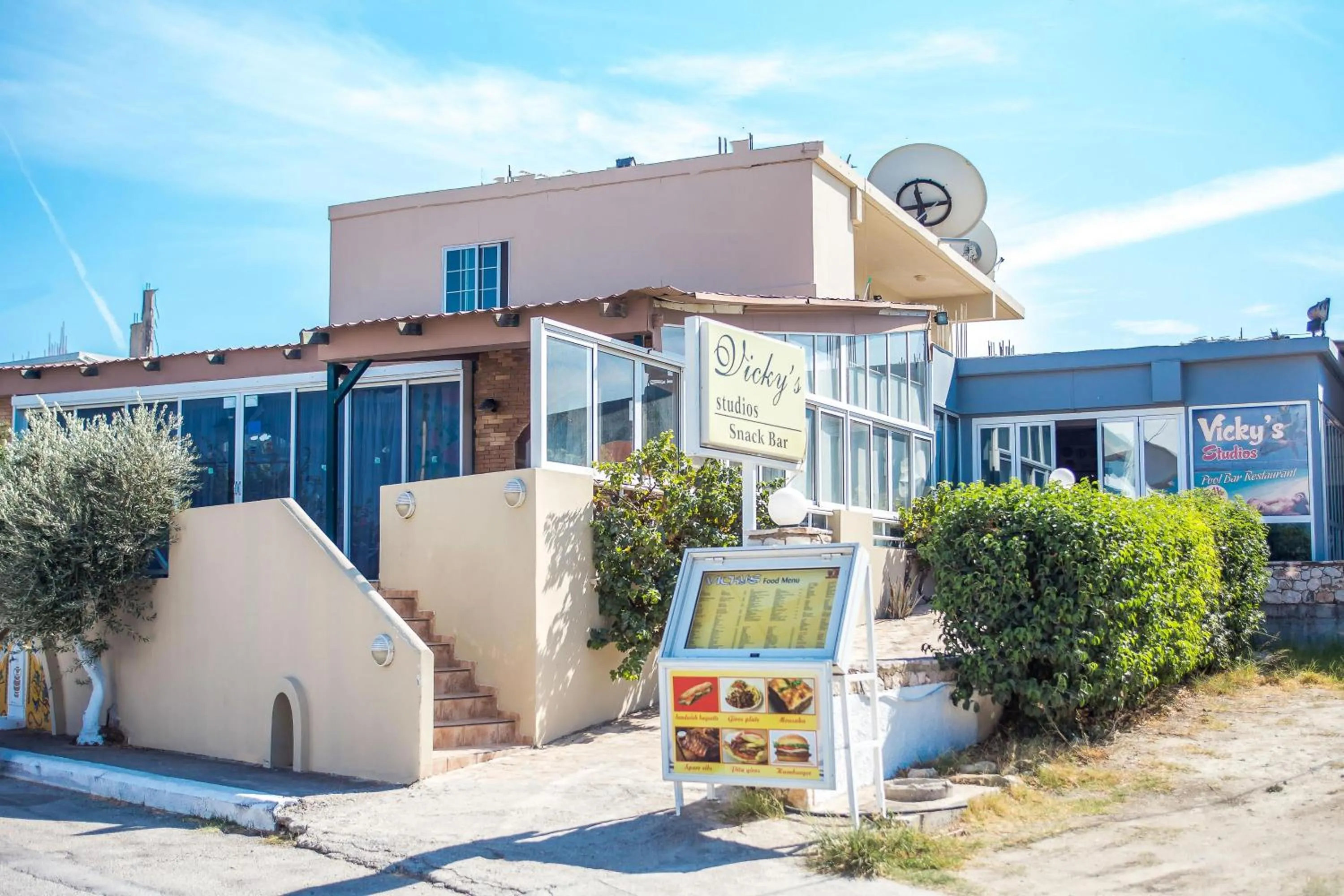Facade/entrance in Vickys Faliraki