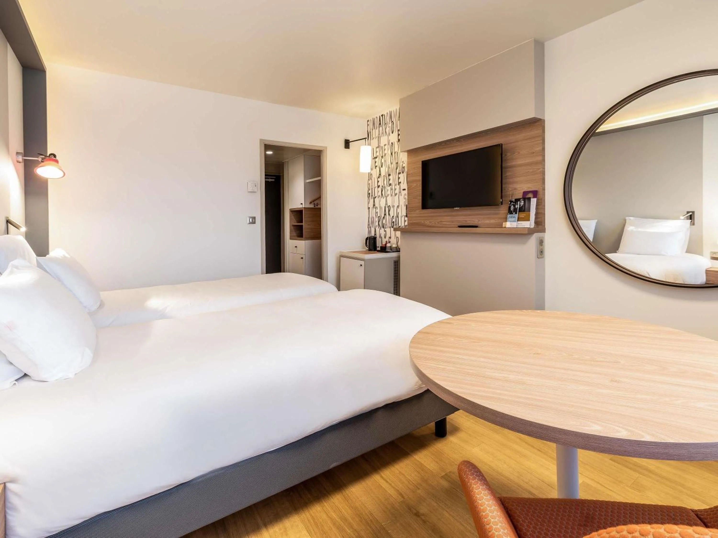 Bedroom, Bed in Mercure Marseille Centre Prado Vélodrome