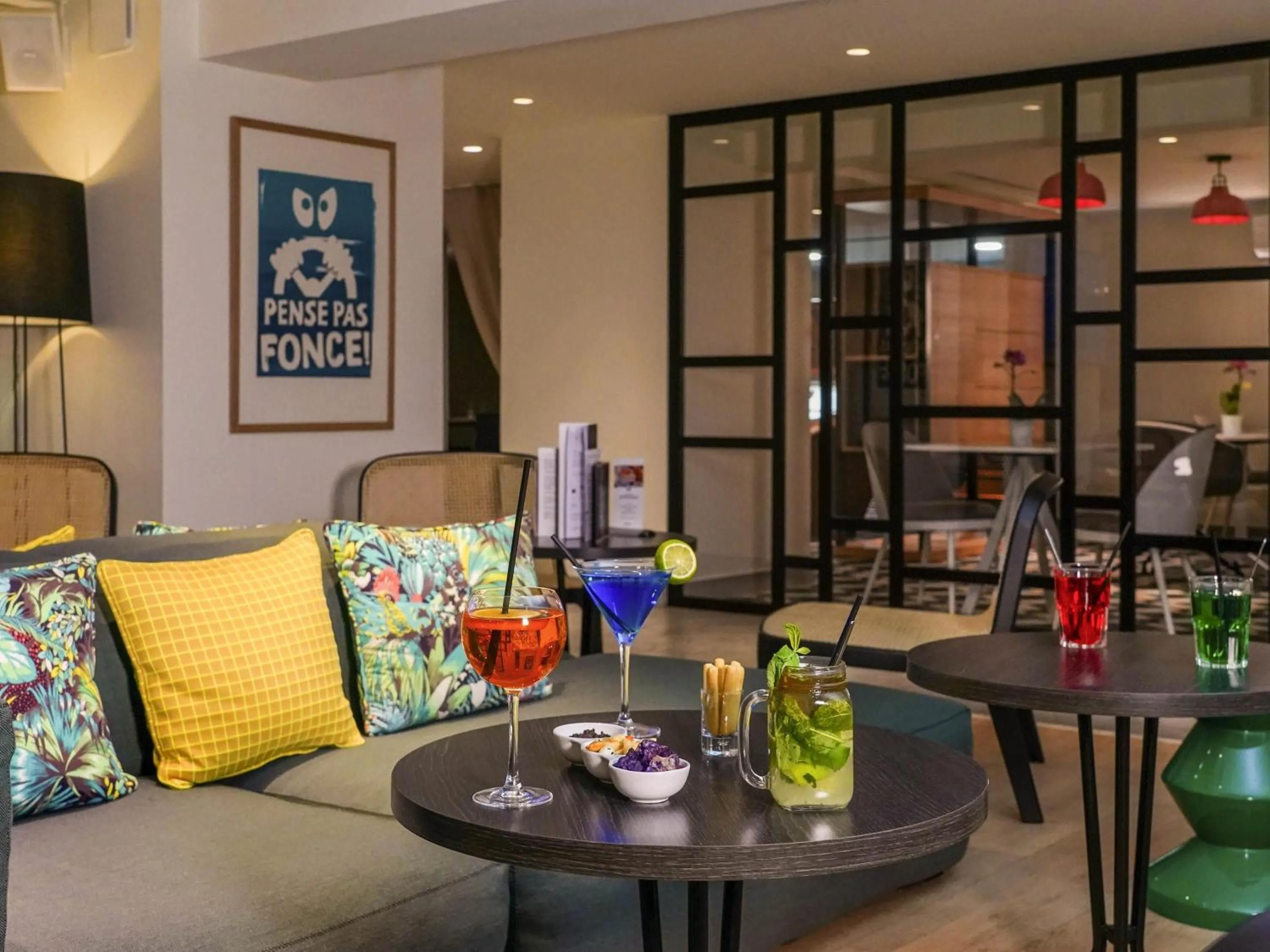 Lounge or bar in Mercure Marseille Centre Prado Vélodrome