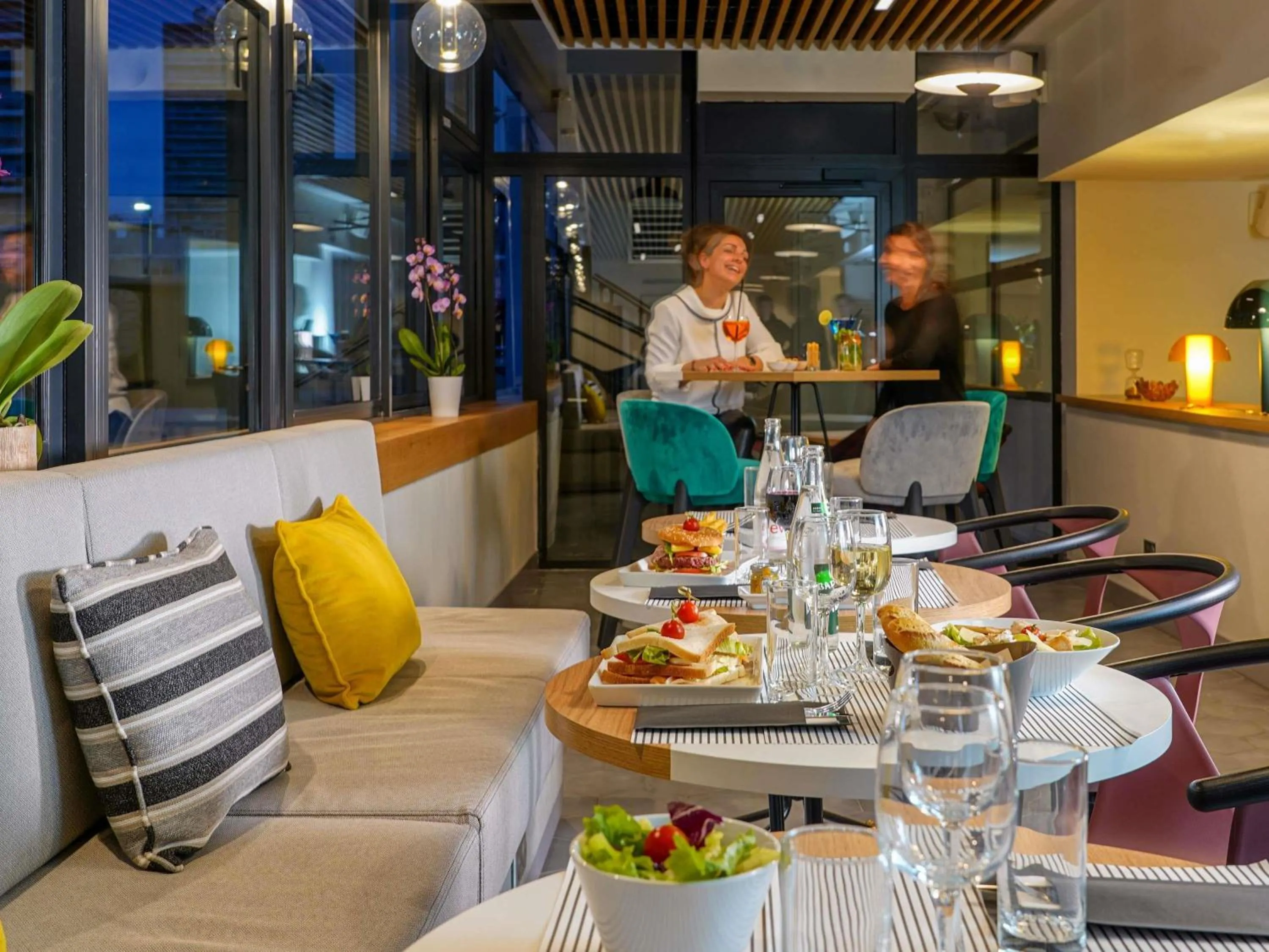 Property building in Mercure Marseille Centre Prado Vélodrome