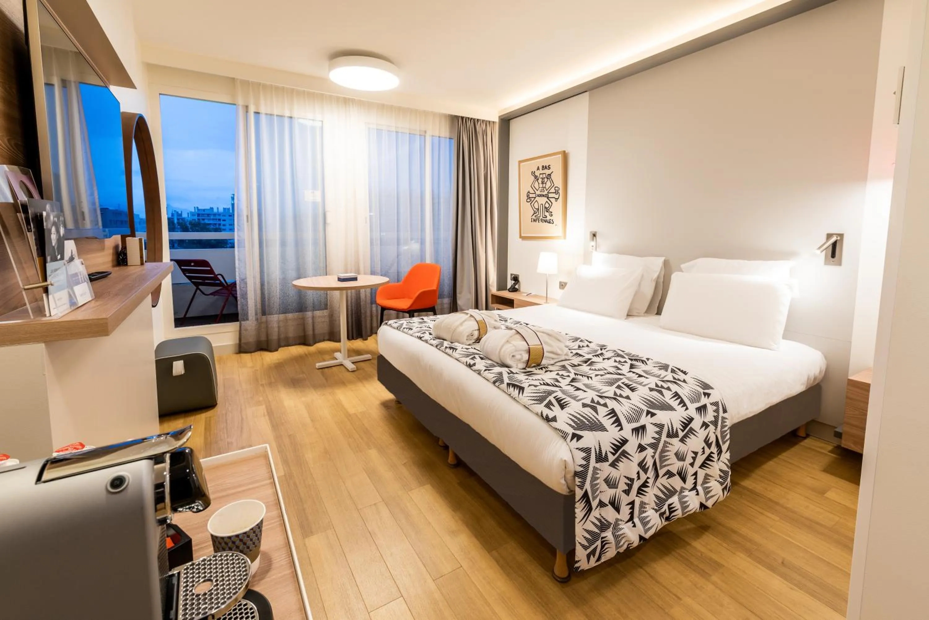Photo of the whole room, Bed in Mercure Marseille Centre Prado Vélodrome