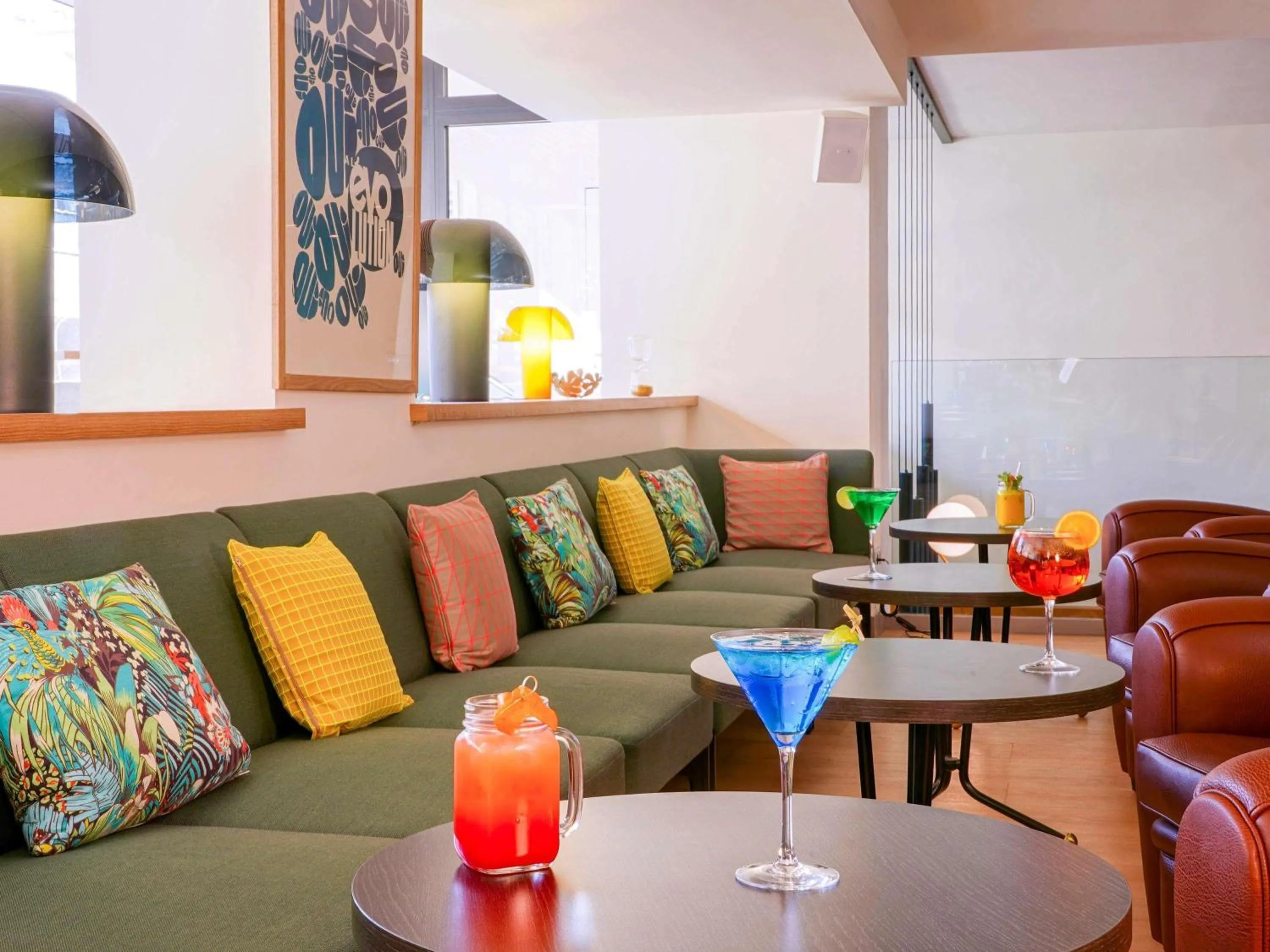 Lounge or bar in Mercure Marseille Centre Prado Vélodrome