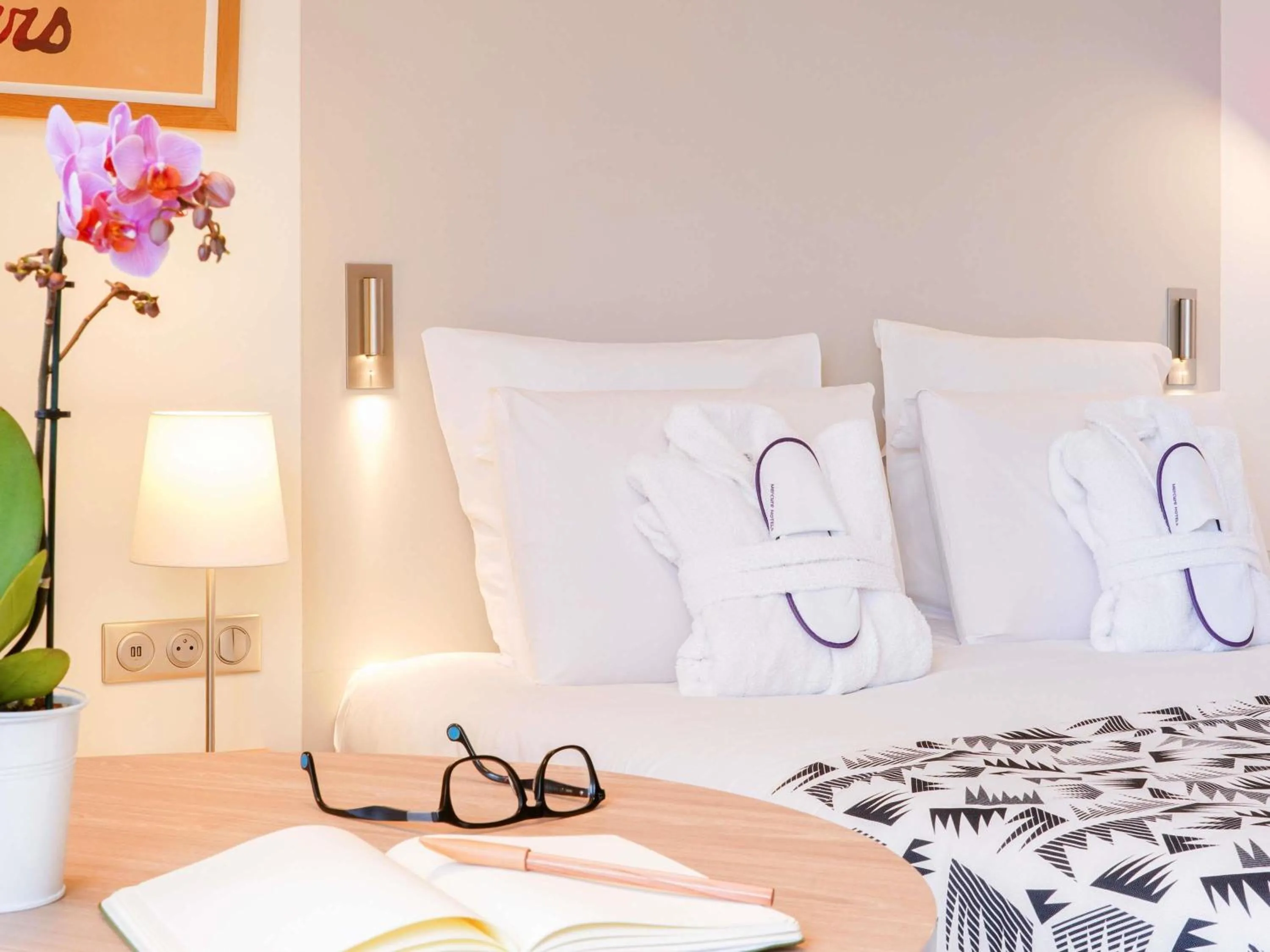 Bedroom, Bed in Mercure Marseille Centre Prado Vélodrome