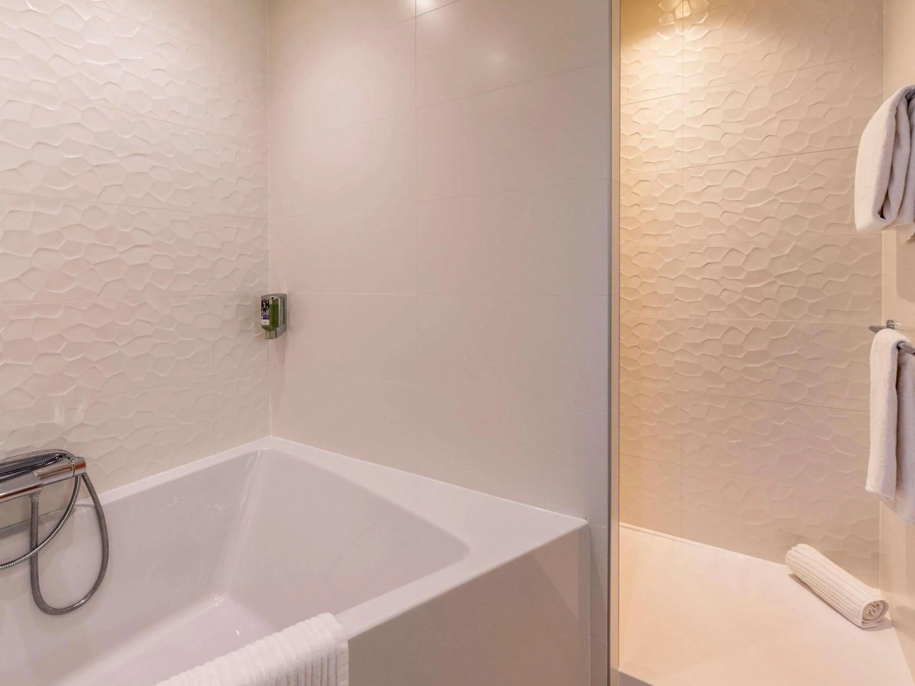 Bedroom in Mercure Marseille Centre Prado Vélodrome