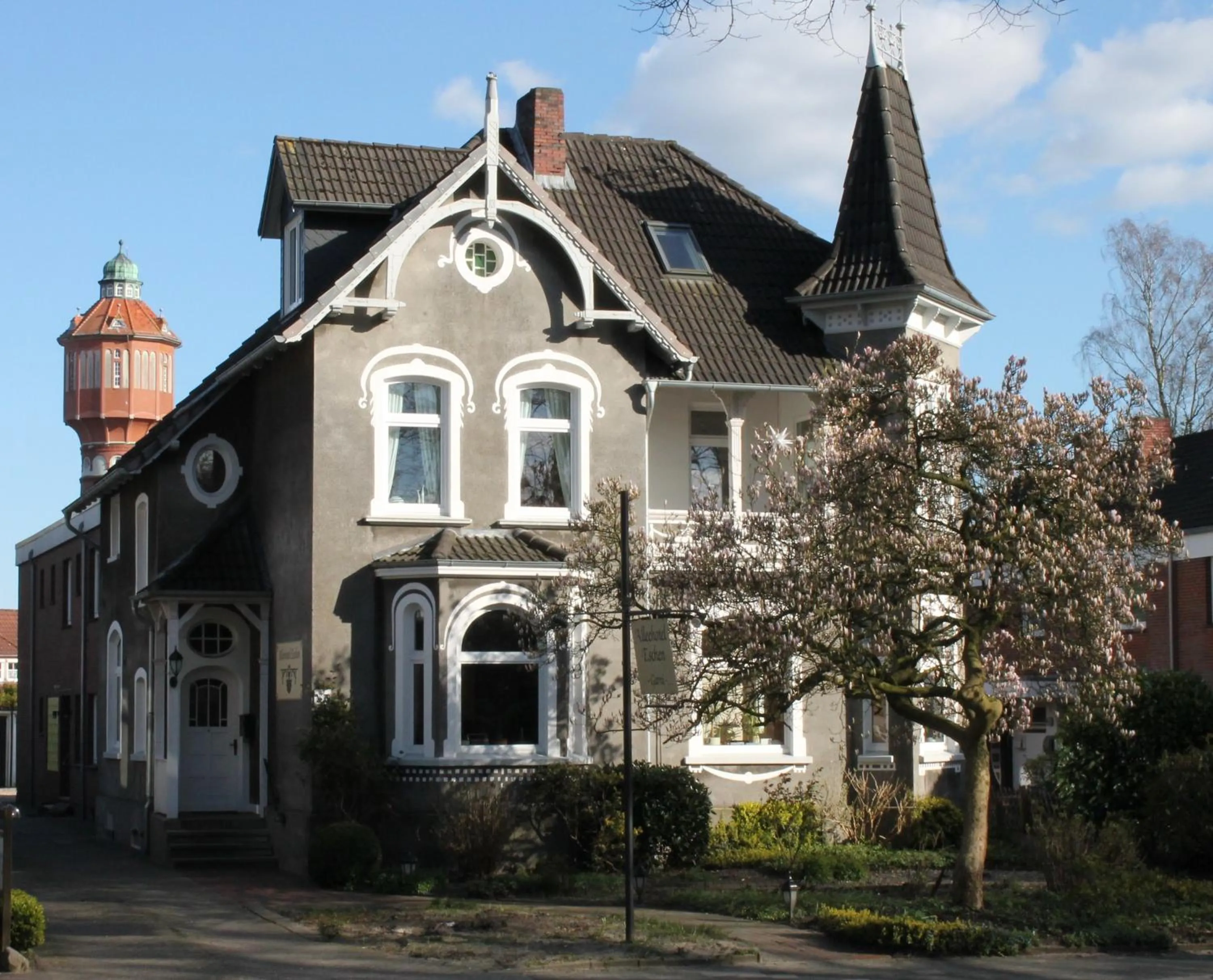 Facade/entrance in Alleehotel-Eschen