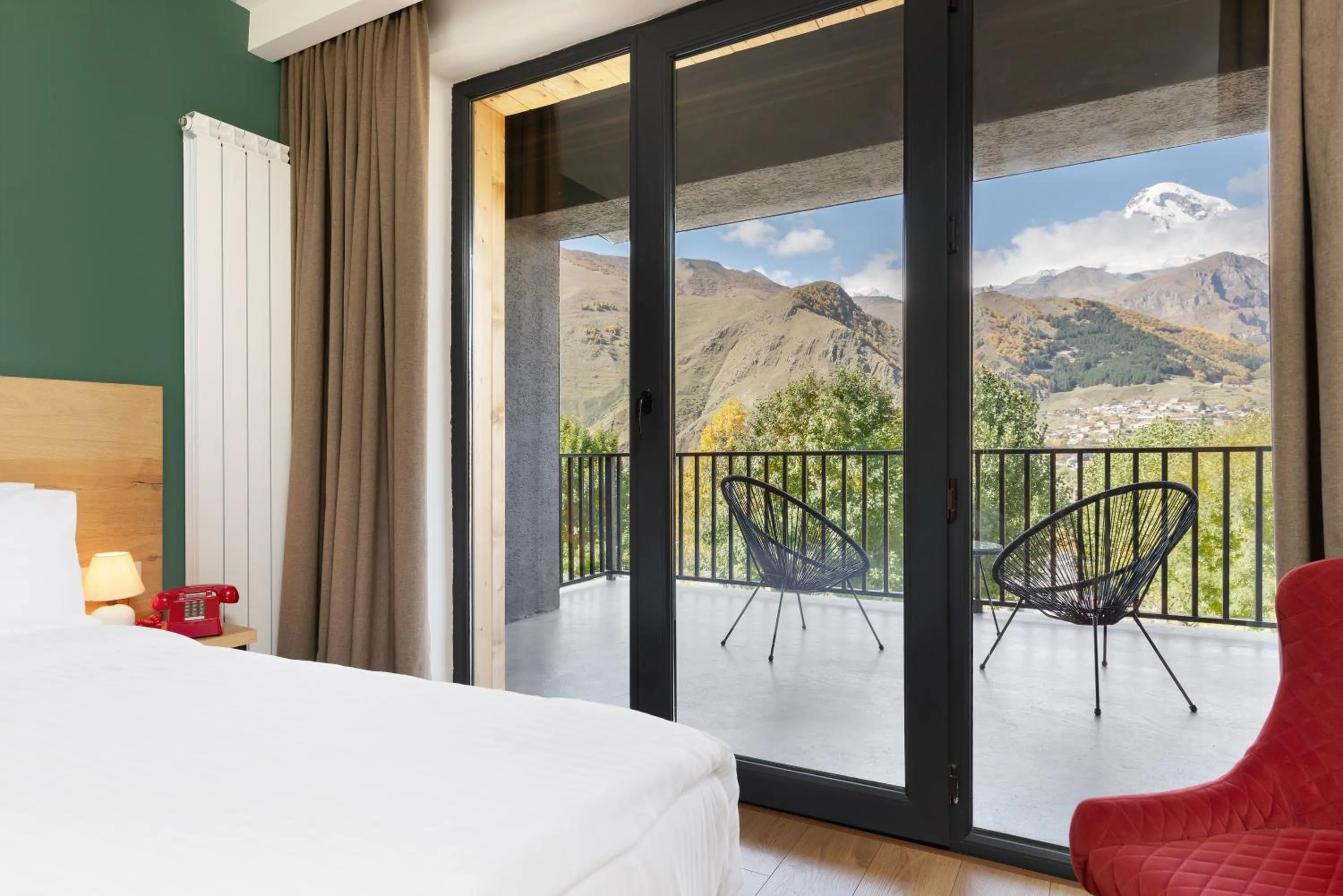 Balcony/Terrace, Bed in Intourist Kazbegi
