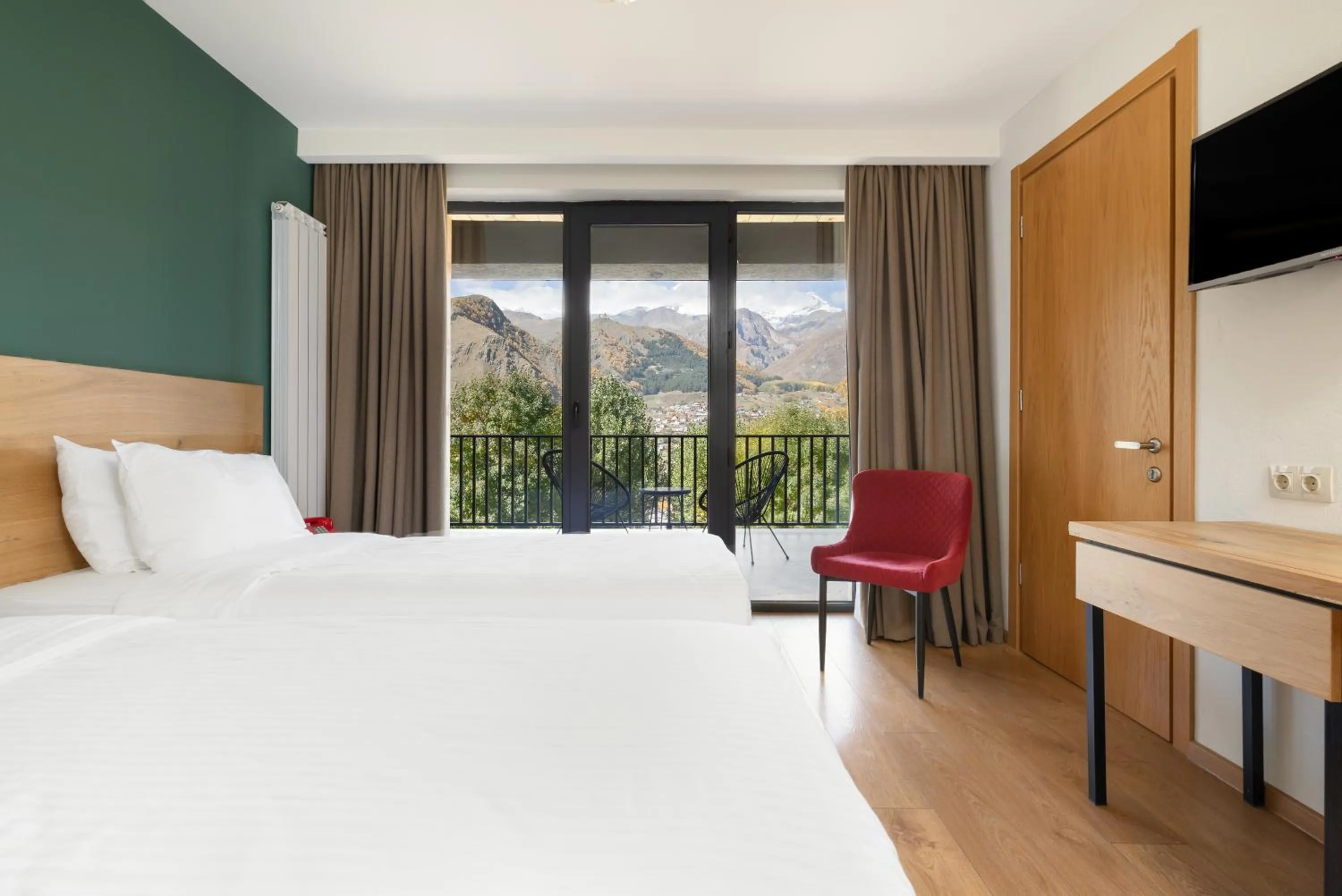 Balcony/Terrace, Bed in Intourist Kazbegi